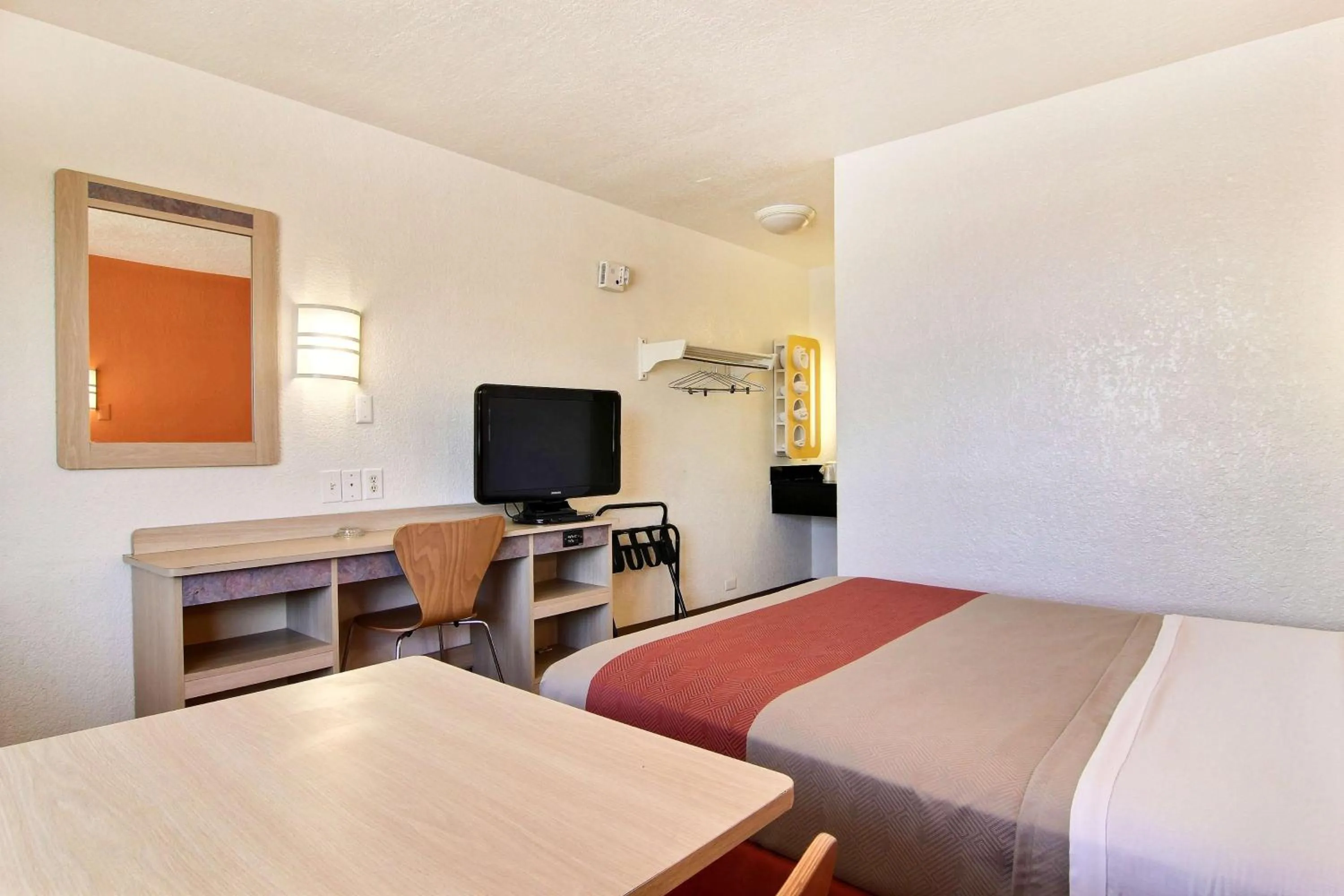 Queen Room - single occupancy in Motel 6-Abilene, TX