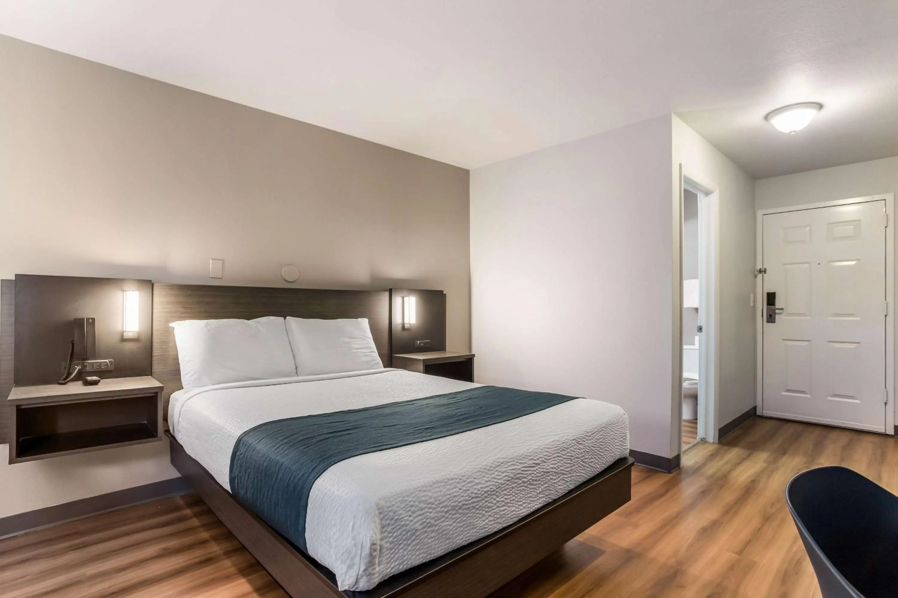 Queen Room - single occupancy - Non-Smoking in Motel 6 Boise - Airport