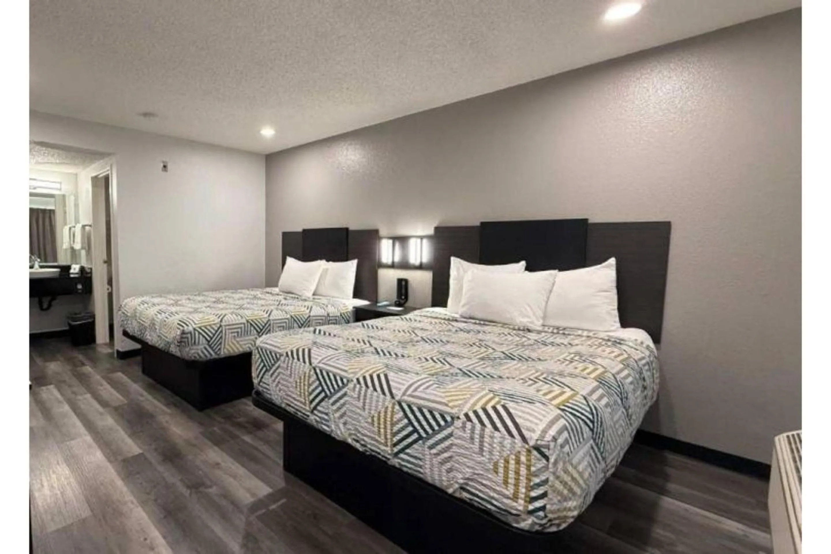 Quadruple Room - single occupancy in Motel 6-Palm Desert, CA - Palm Springs Area