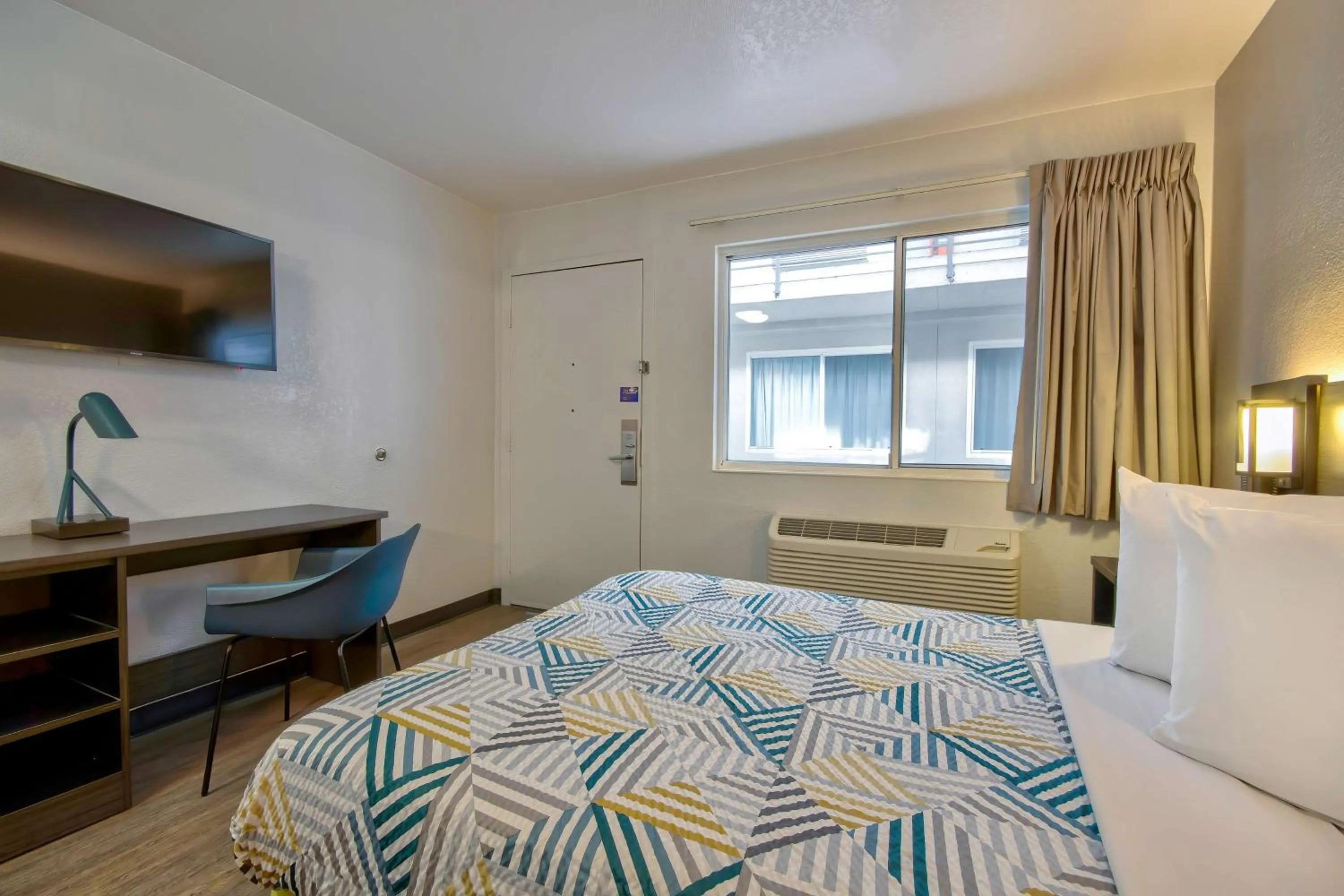 Double Room - single occupancy - Non-Smoking  in Motel 6-Albuquerque, NM - Midtown