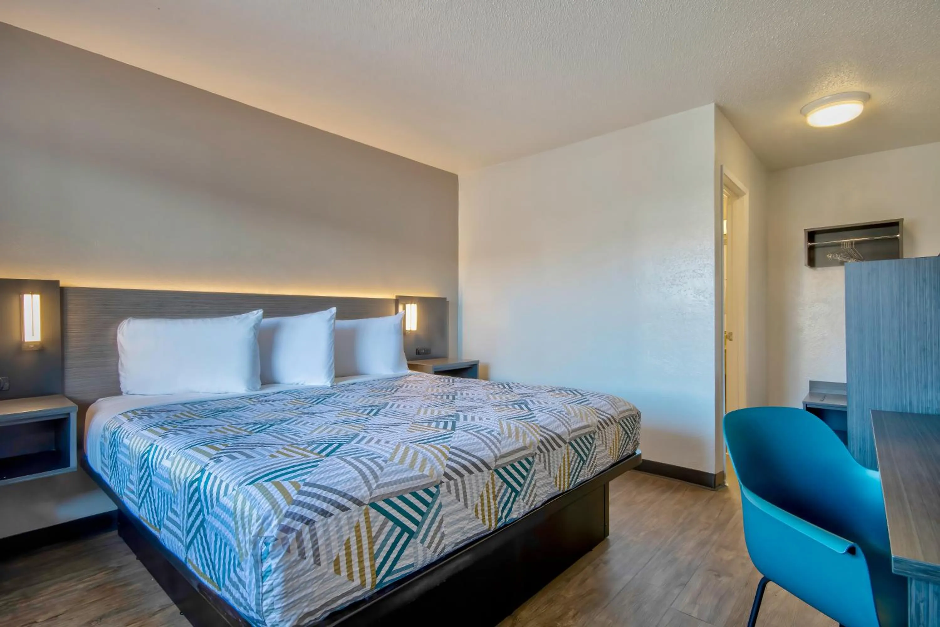 King Room - Non-Smoking in Motel 6 Santa Fe