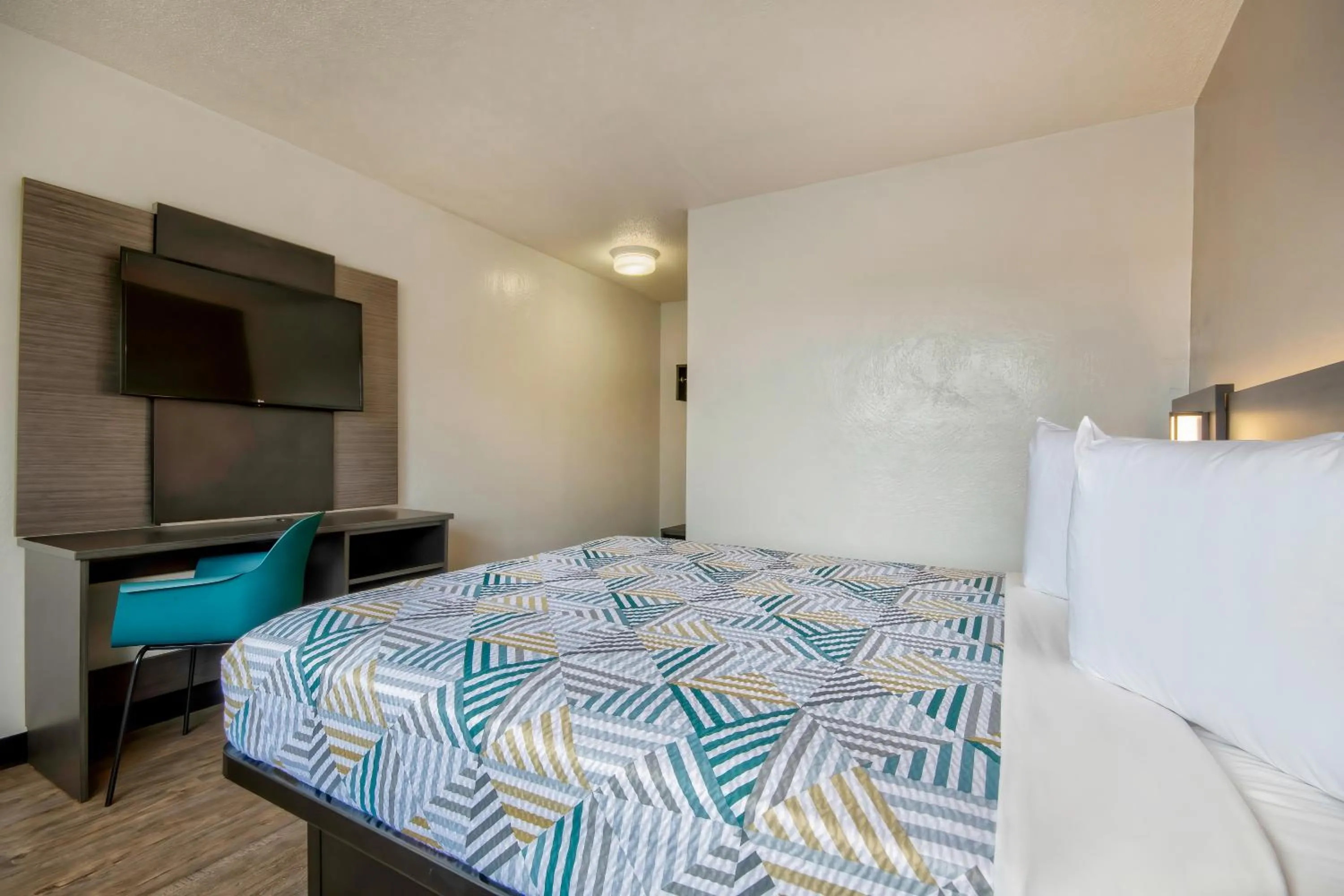 Queen Room - Smoking in Motel 6 Santa Fe