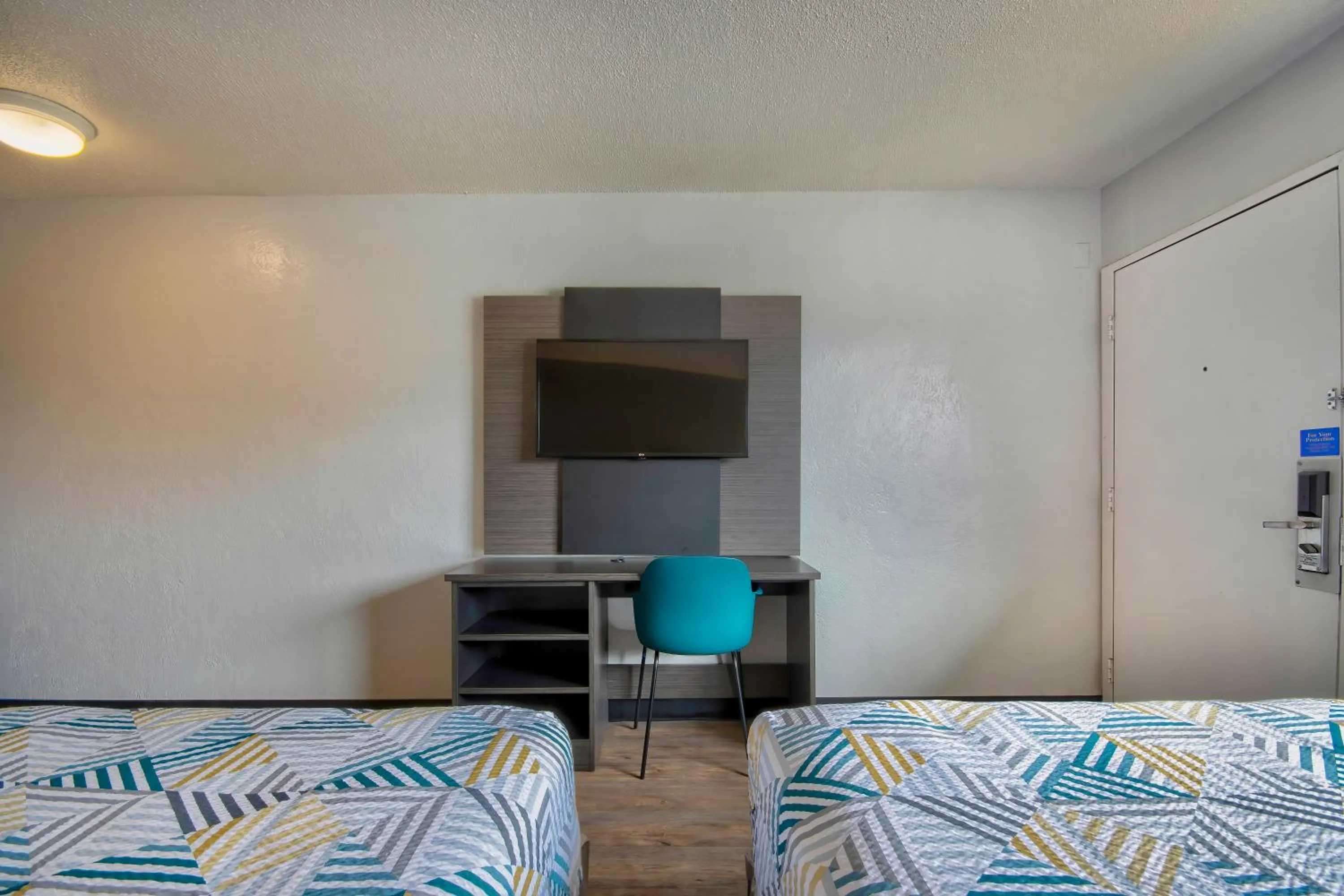 Deluxe Quadruple Room - Non-Smoking in Motel 6 Santa Fe