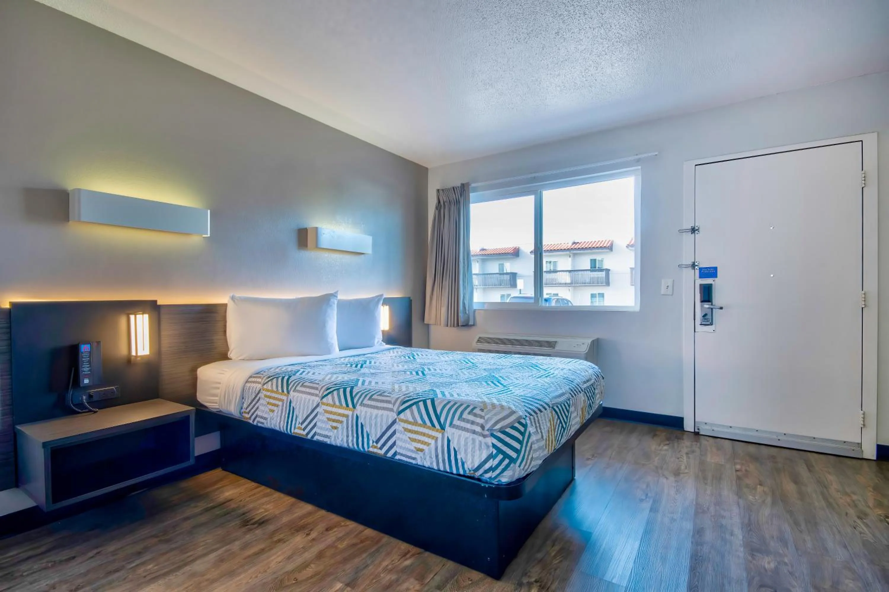 Queen Room - Non-Smoking in Motel 6 Santa Fe