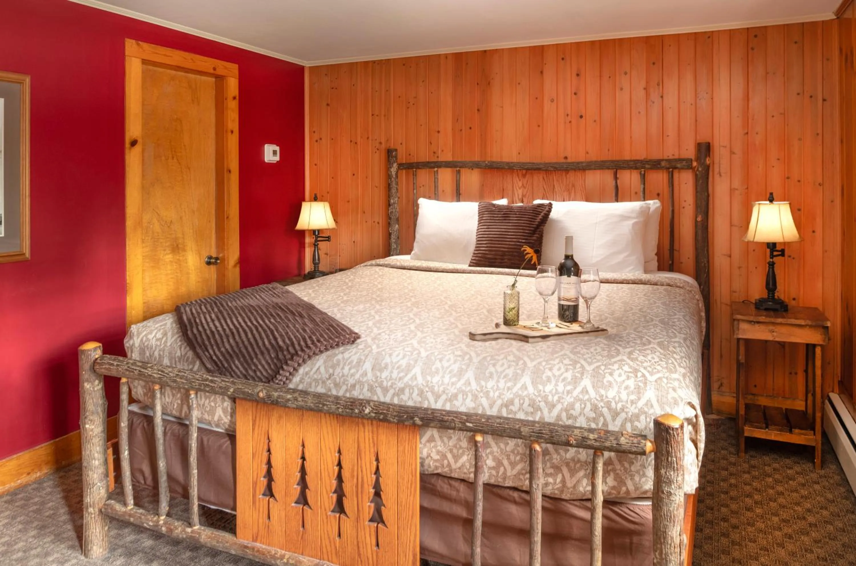 Luxury King with Sofa Bed in Inn at Whitney's Farm