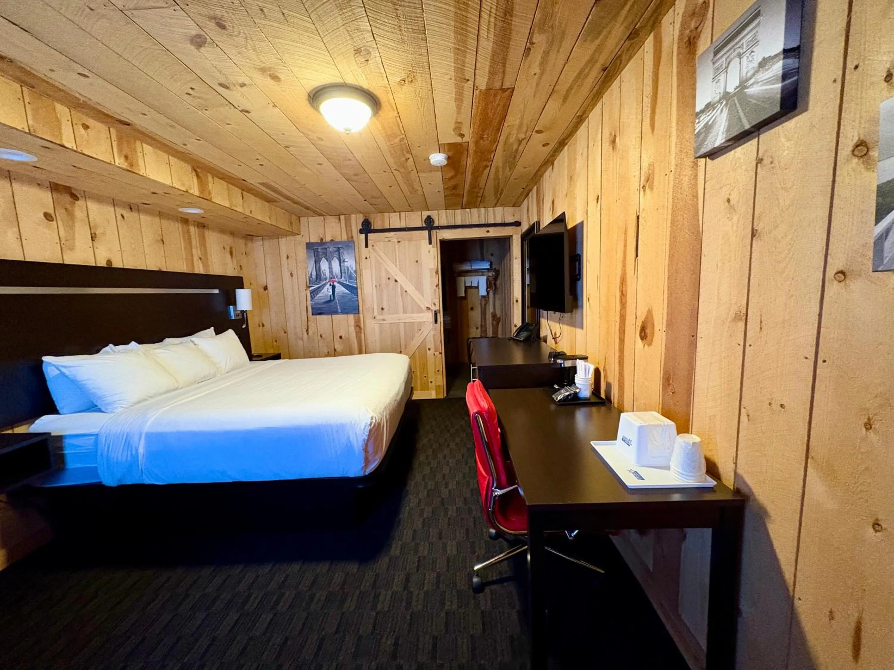 Rustic 1 King Bed Non-Smoking in Americas Best Value Inn Wall