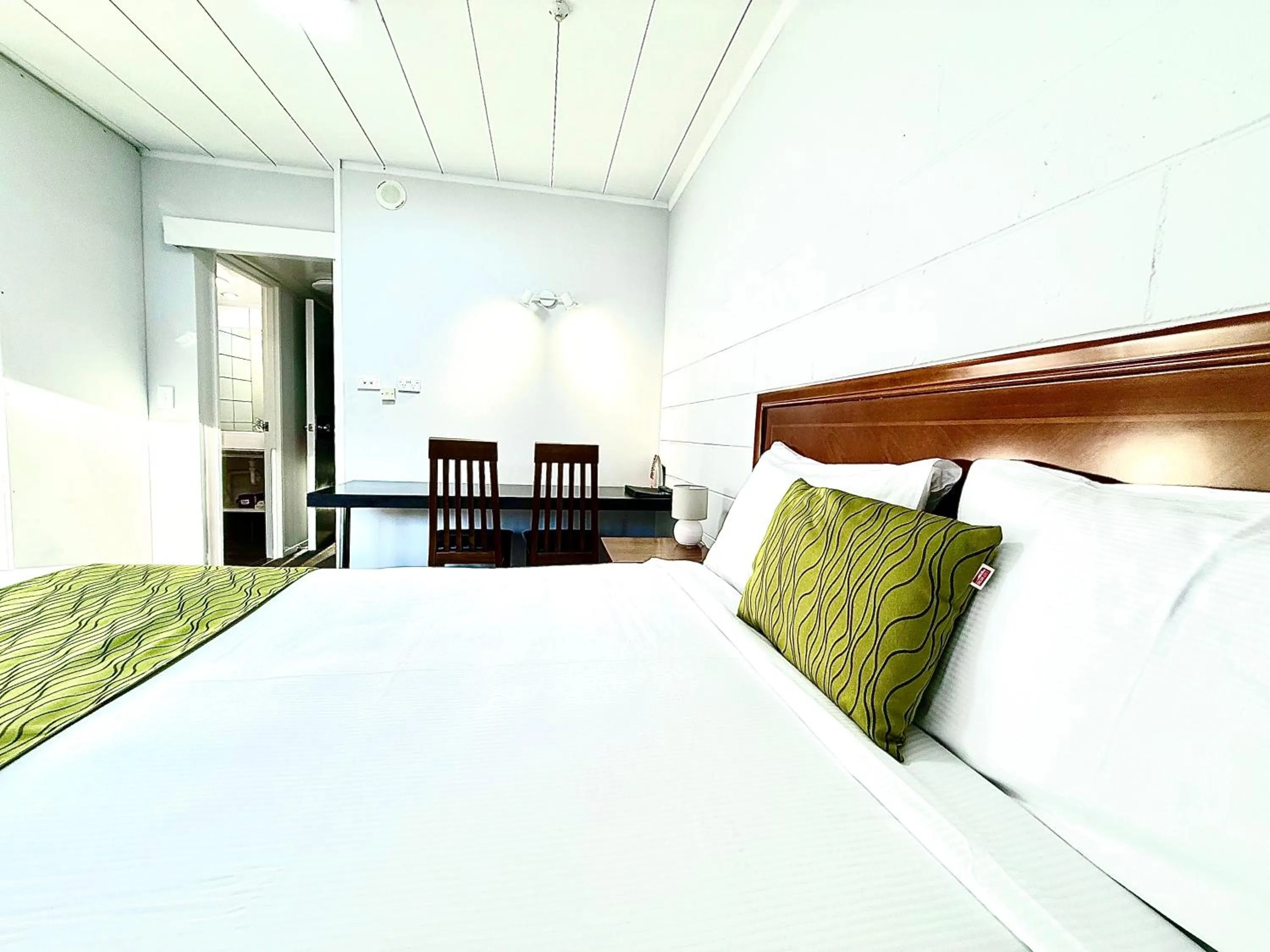 Economy Studio in Admirals Motor Inn