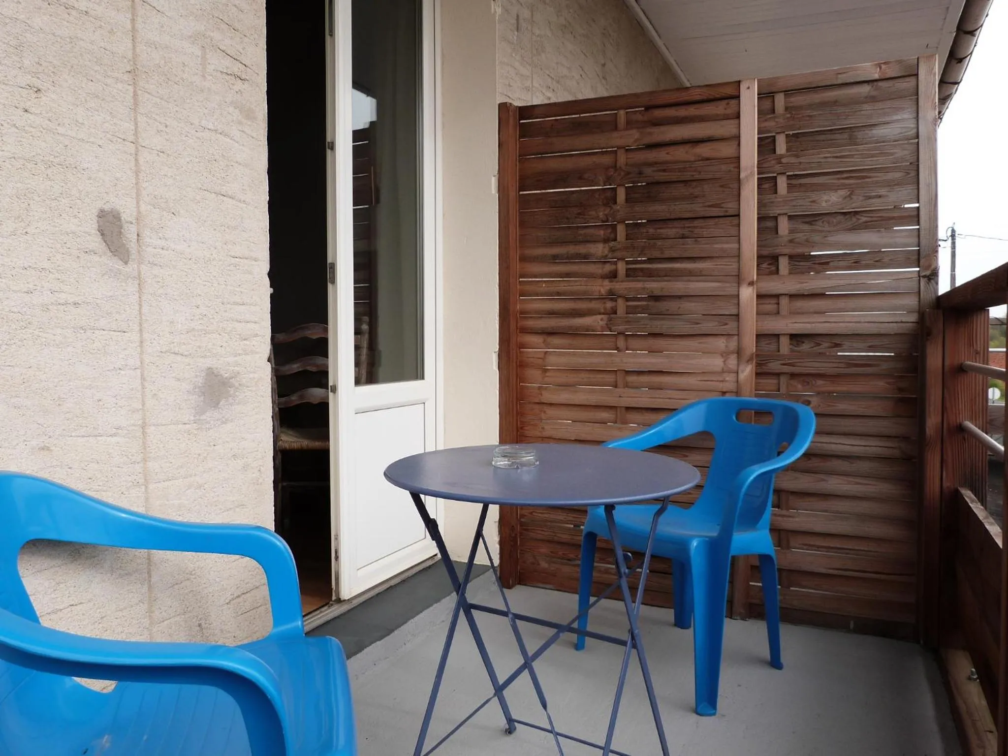 Standard Twin Room - Street Side in Logis Hôtel Restaurant La Borie