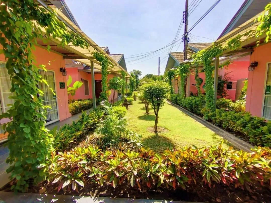 Bungalow with Garden View in Bangkok Rama Hotel