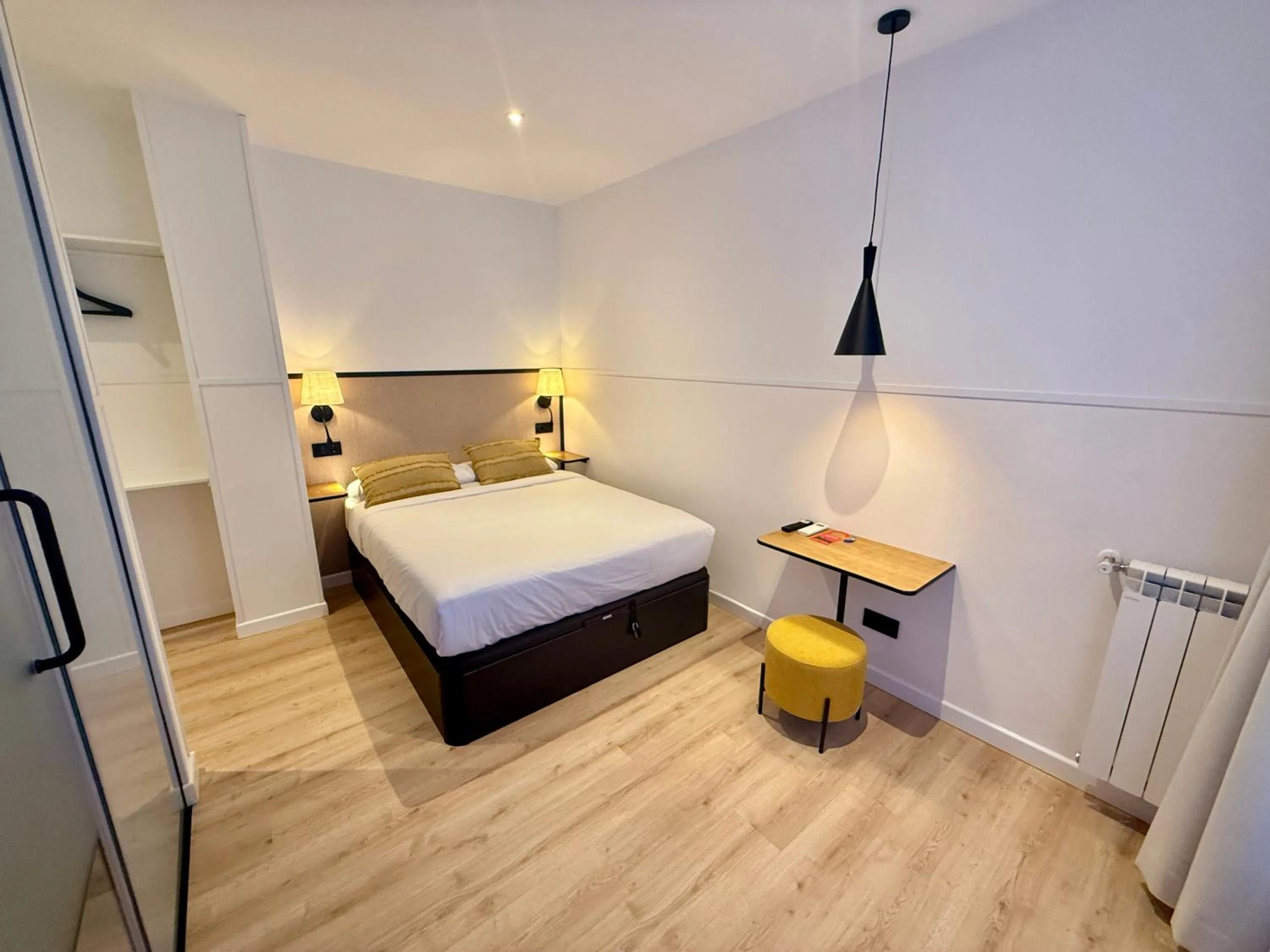 Classic Double Room with Balcony and Views in Mucho Madrid