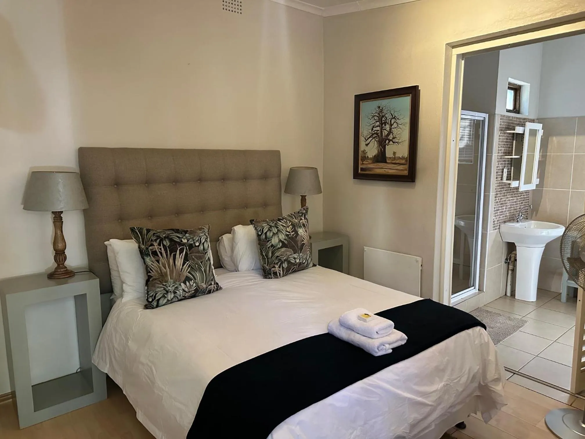 Luxury Double Room - single occupancy in Melville Turret Guesthouse