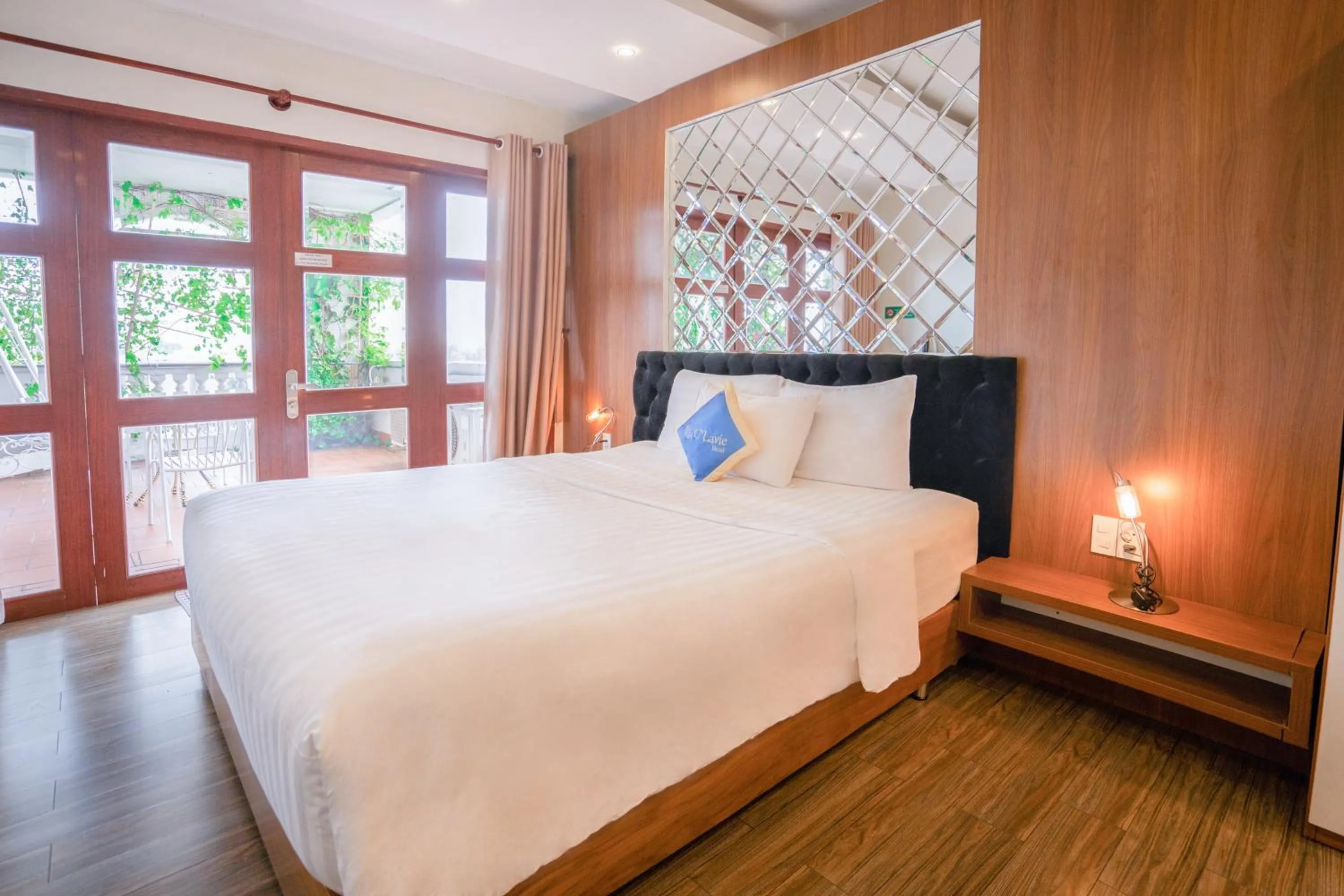 Queen Room with Balcony in C'Lavie Hotel - Saigon Airport Hotel