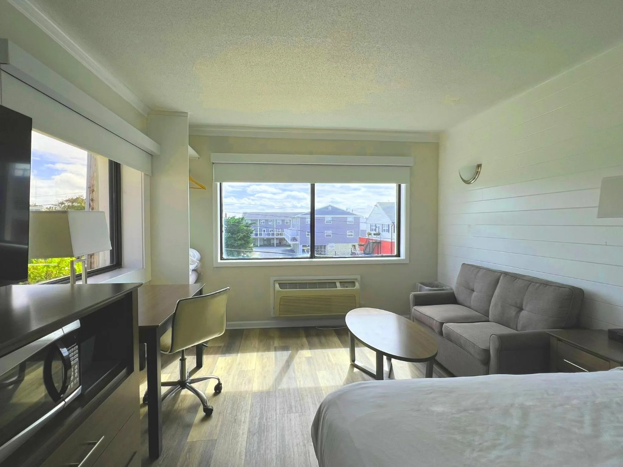 Deluxe Double Room with Side Sea View in Atlantic Oceanside Dewey