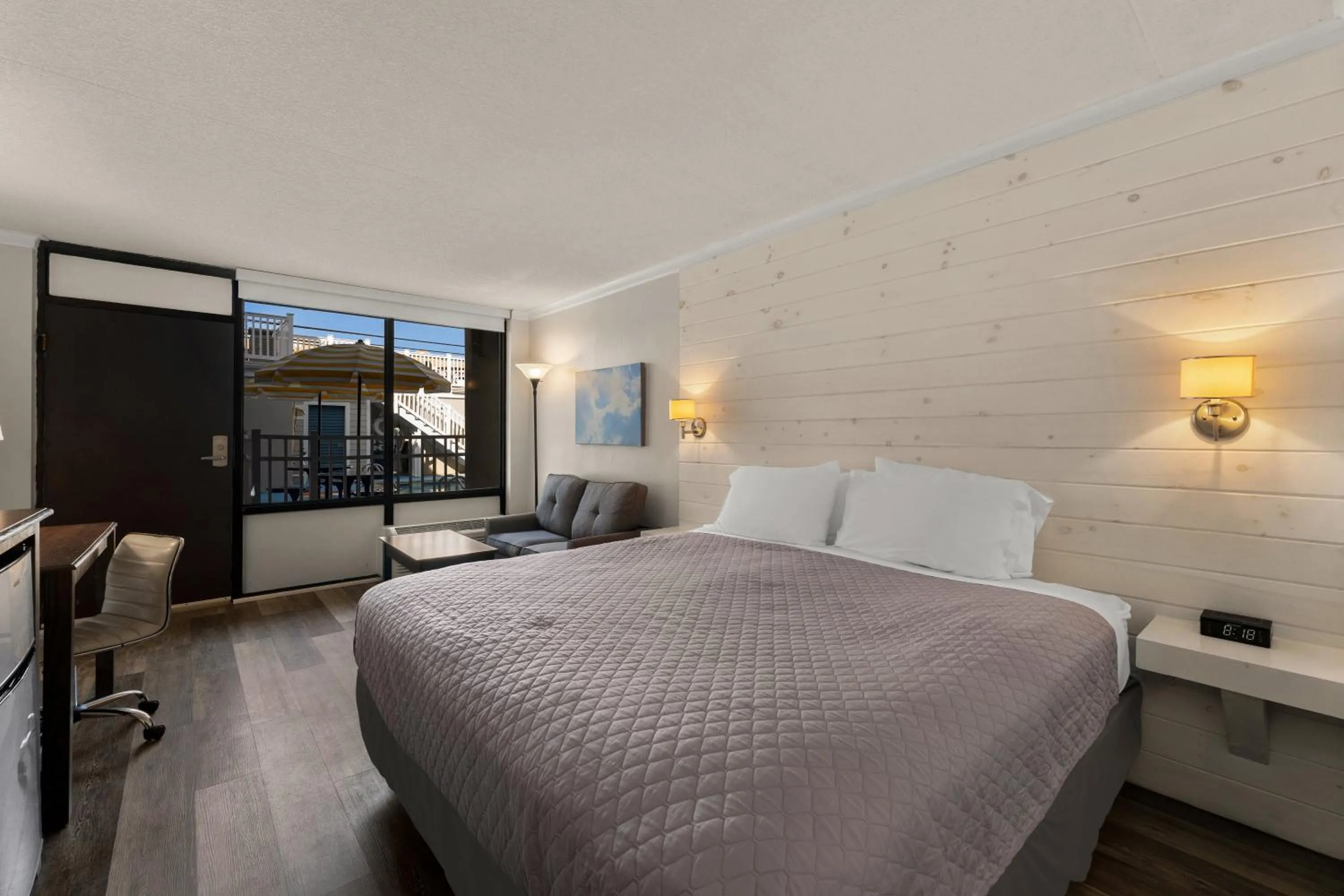 Deluxe King Room in Atlantic Oceanside Dewey