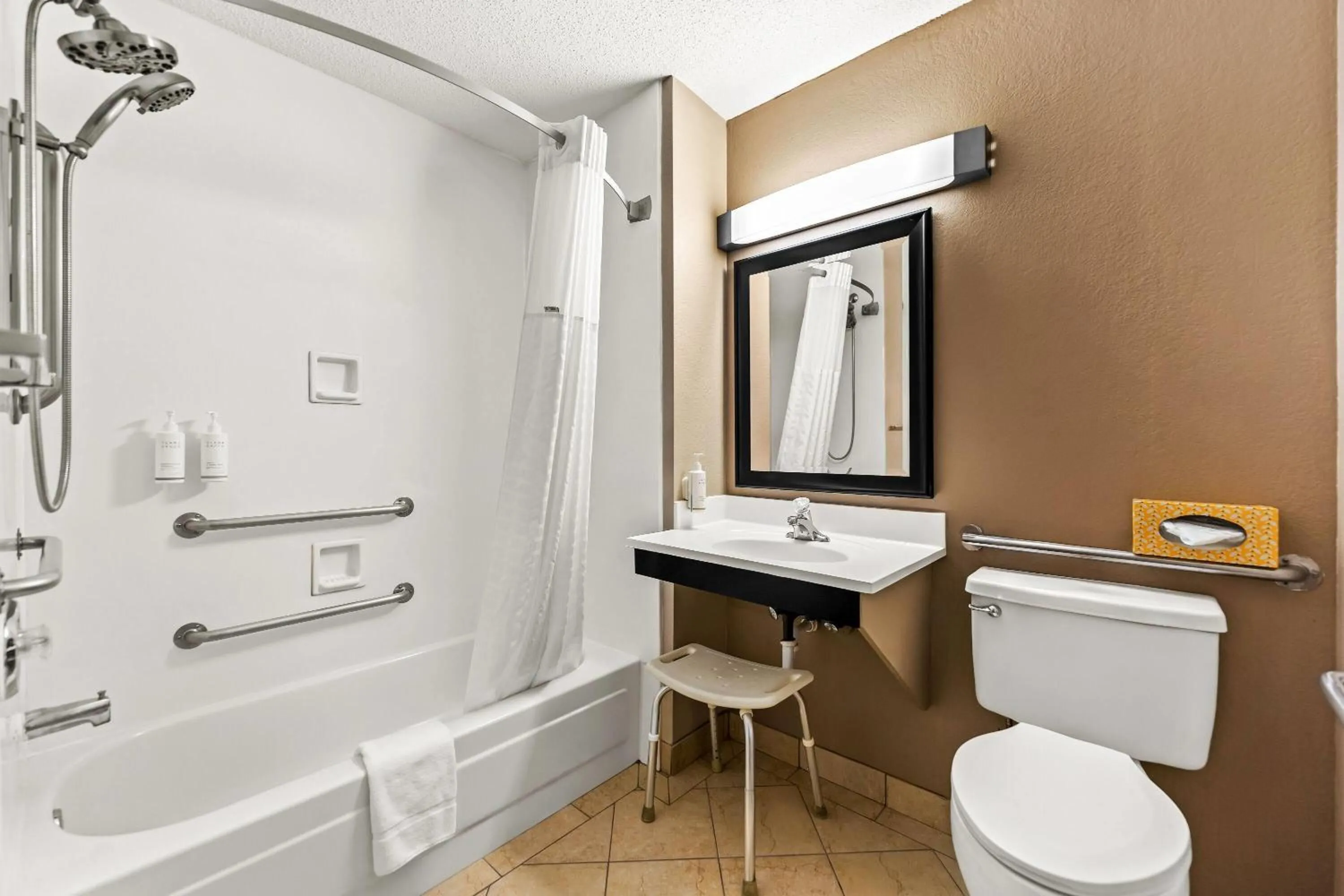 Queen Room - Mobility Access/Non-Smoking in Super 8 by Wyndham Elgin