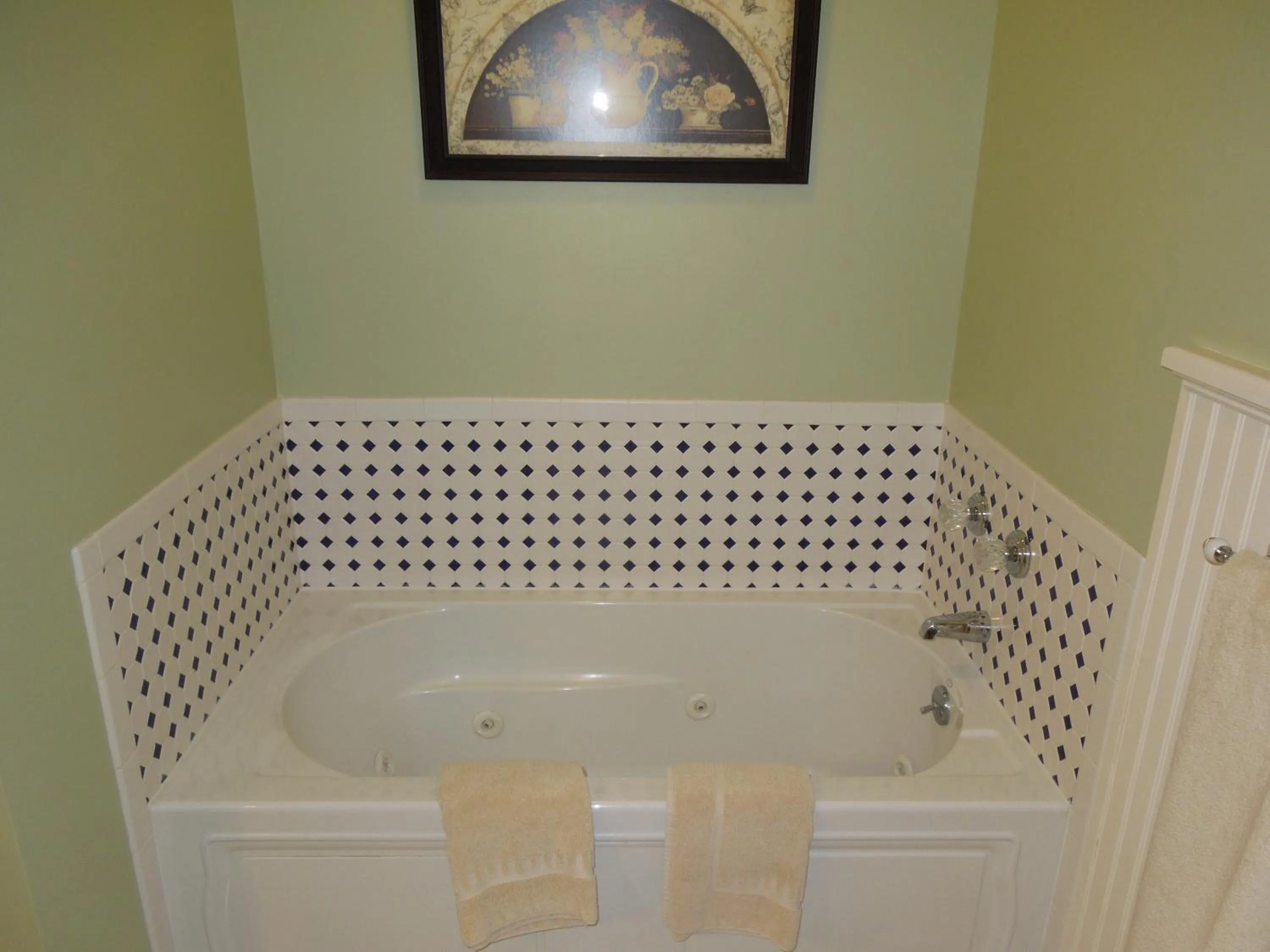 Luxury King Room with Spa Bath in Kearsarge Inn