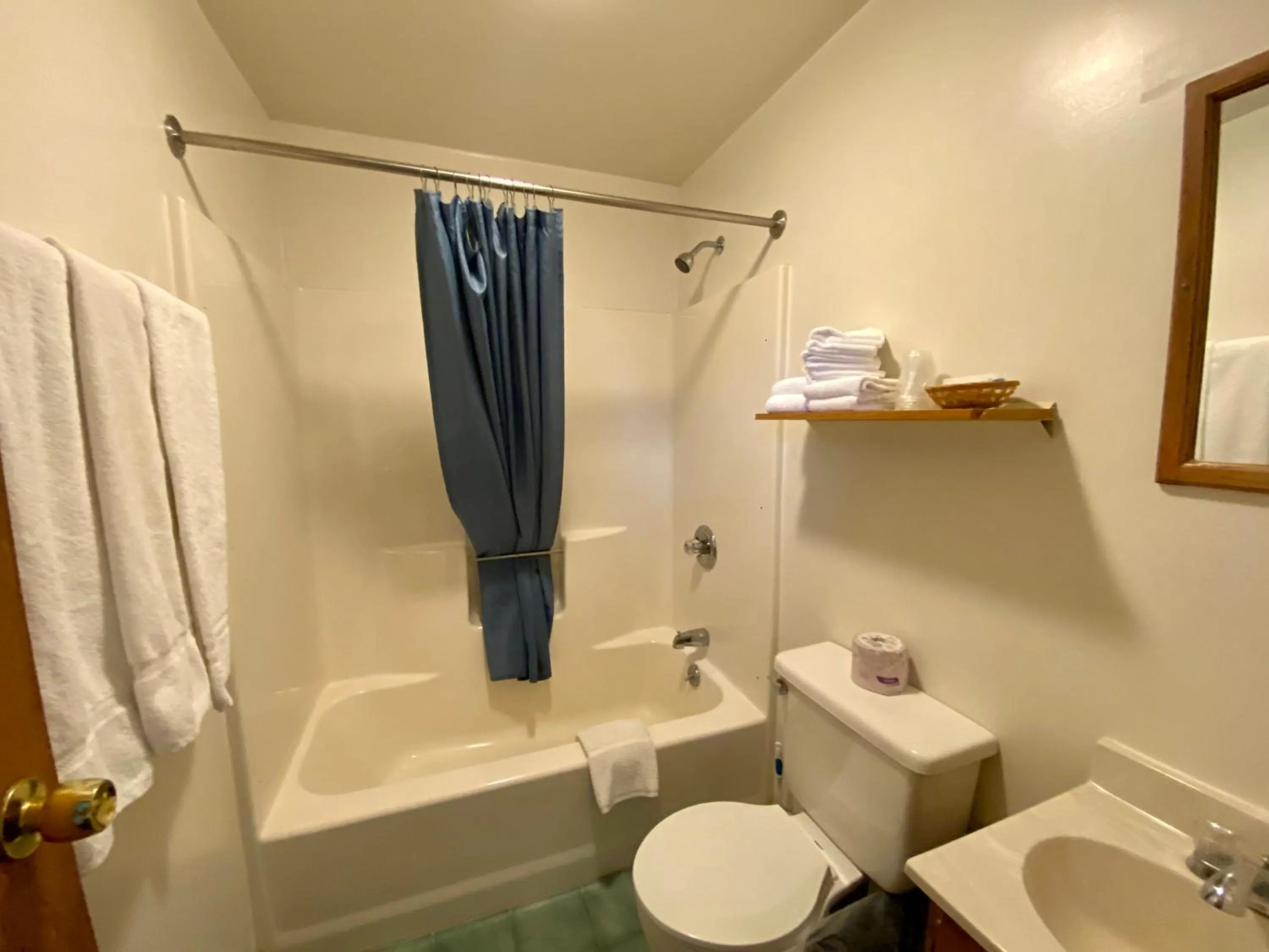 Triple Room in Sara Placid Inn & Suites