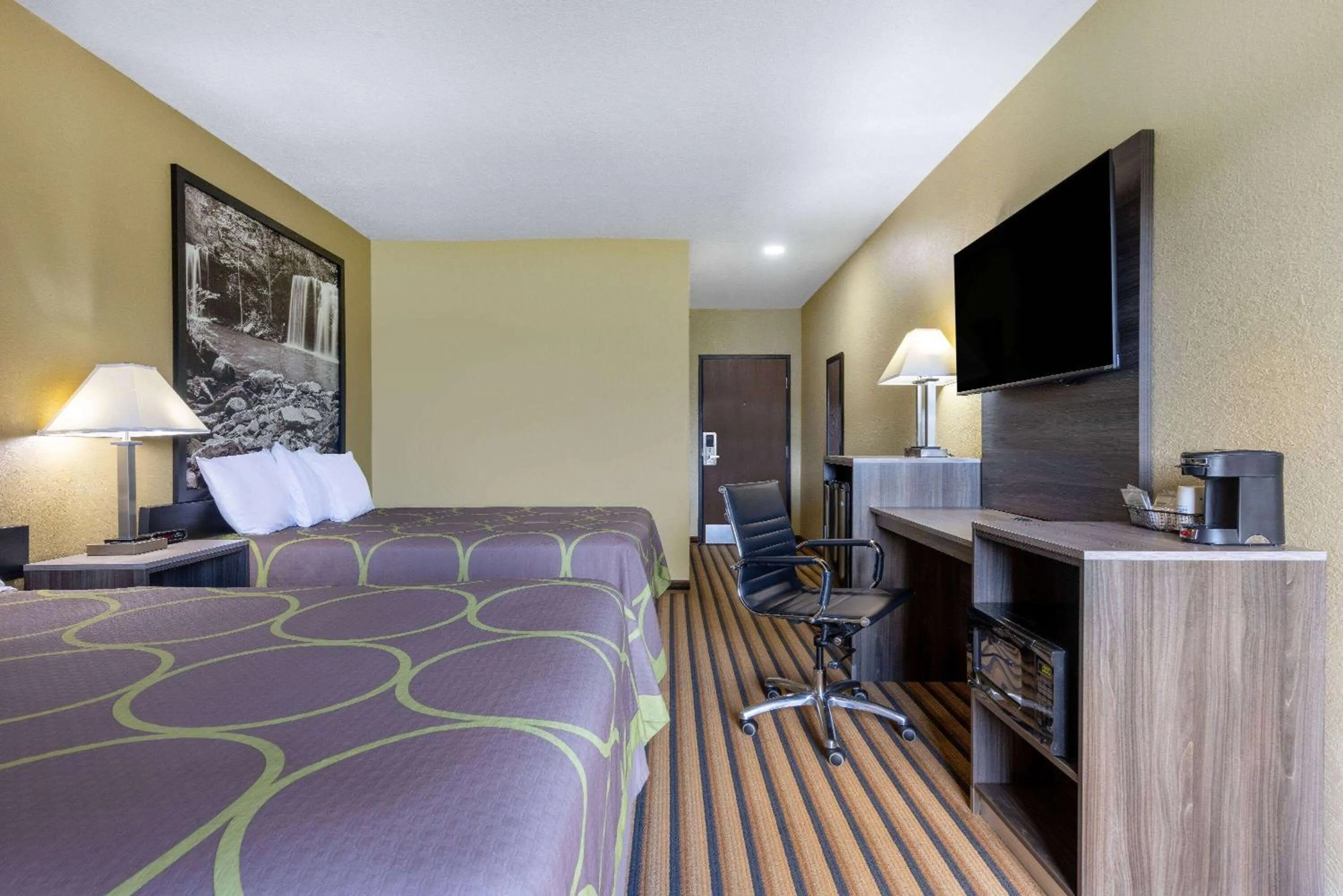 Deluxe Queen Room with Two Queen Beds - Non-Smoking in Super 8 by Wyndham Nixa/Springfield Area