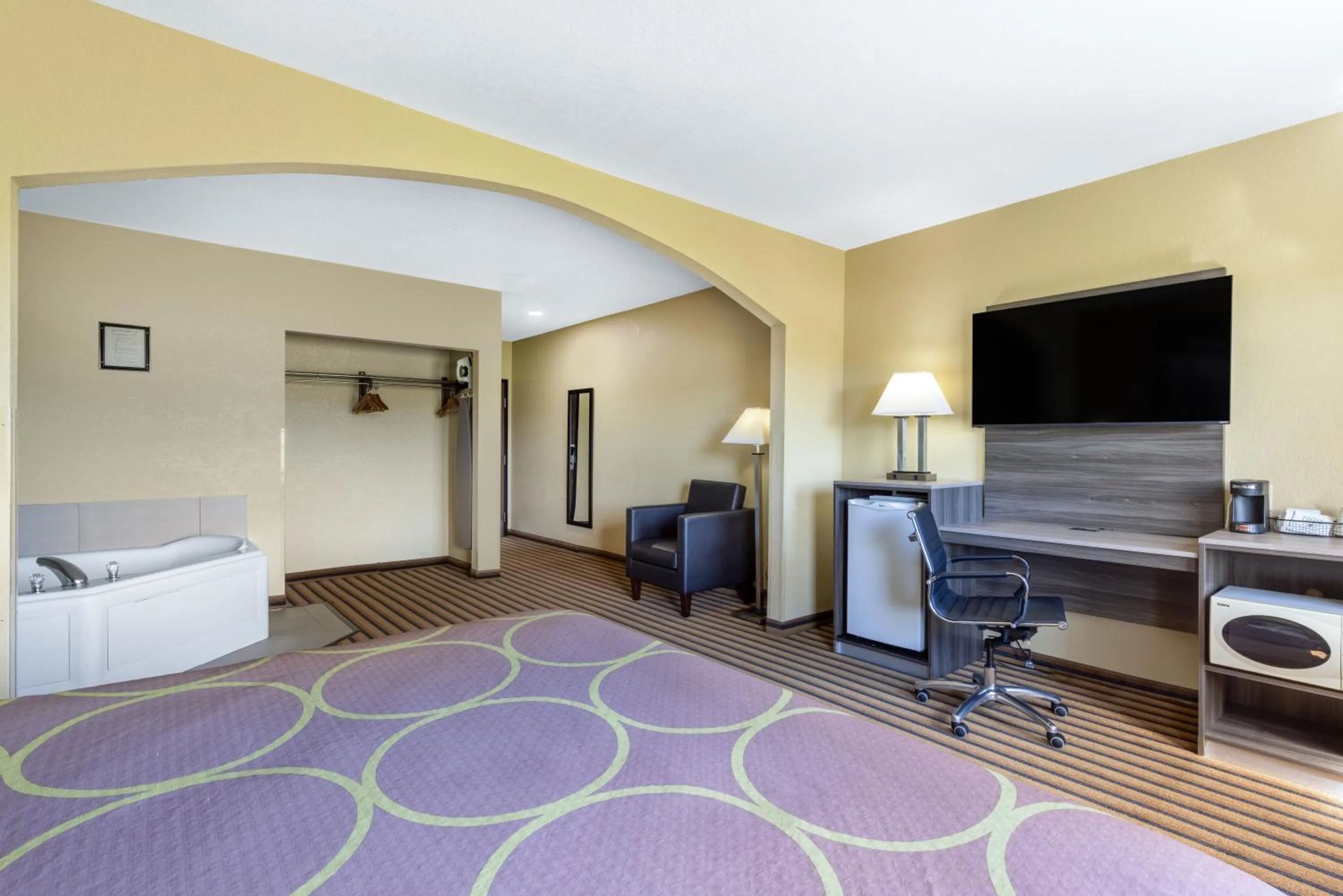 King Studio Suite - Non-Smoking in Super 8 by Wyndham Nixa/Springfield Area