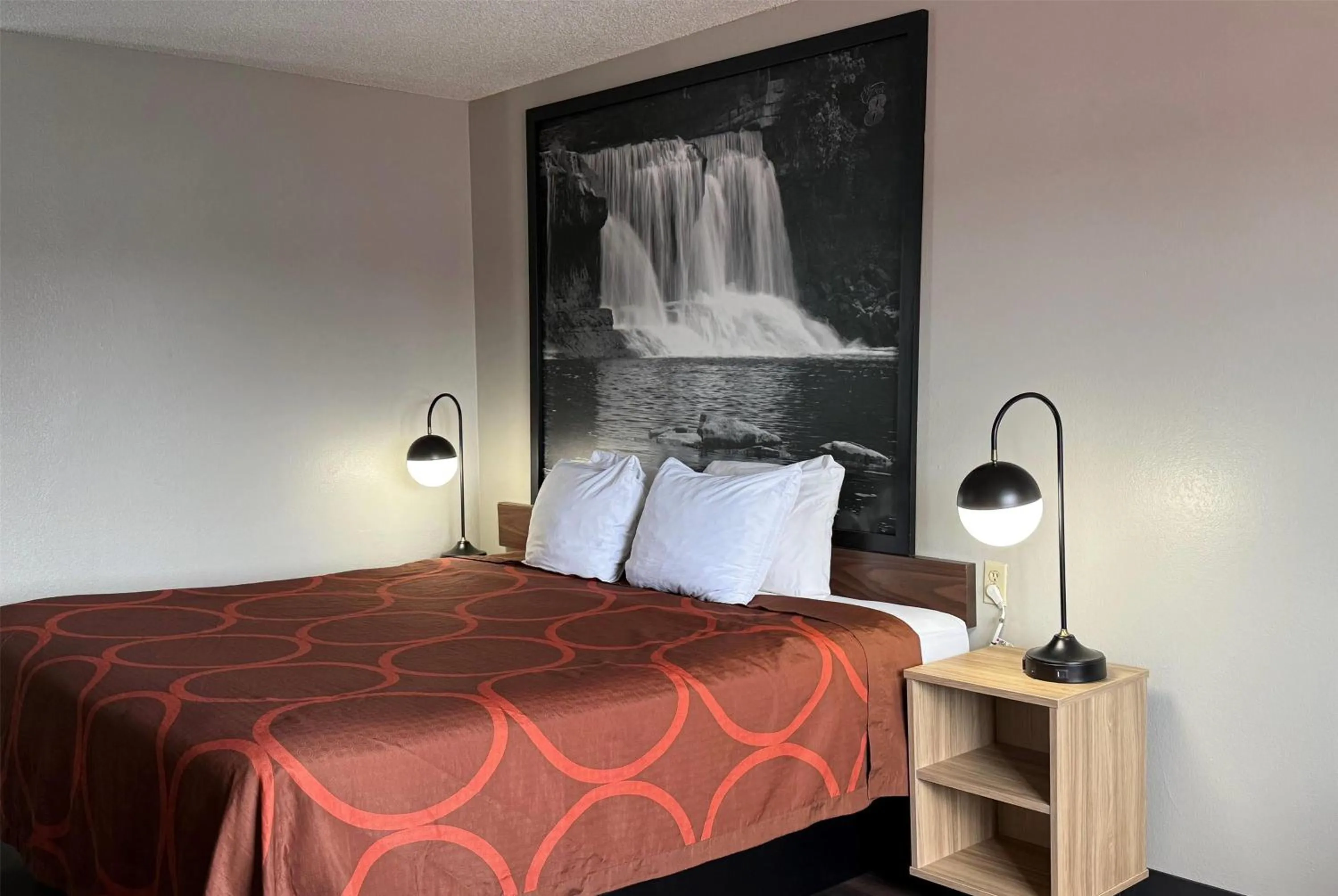 King Room - Non-Smoking in Super 8 by Wyndham Evansville East