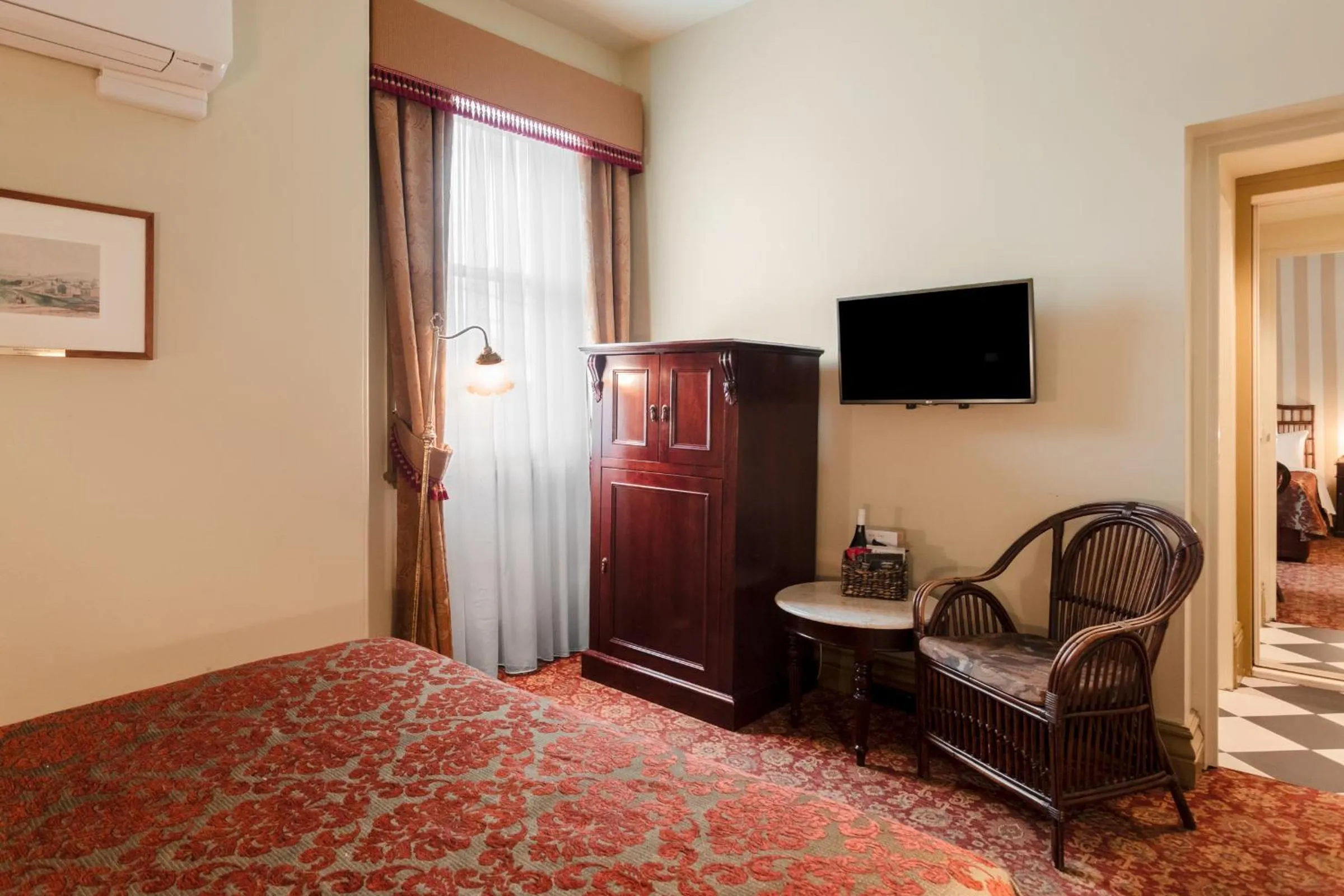 Superior Room with Free High Speed WiFi in Hadley's Orient Hotel