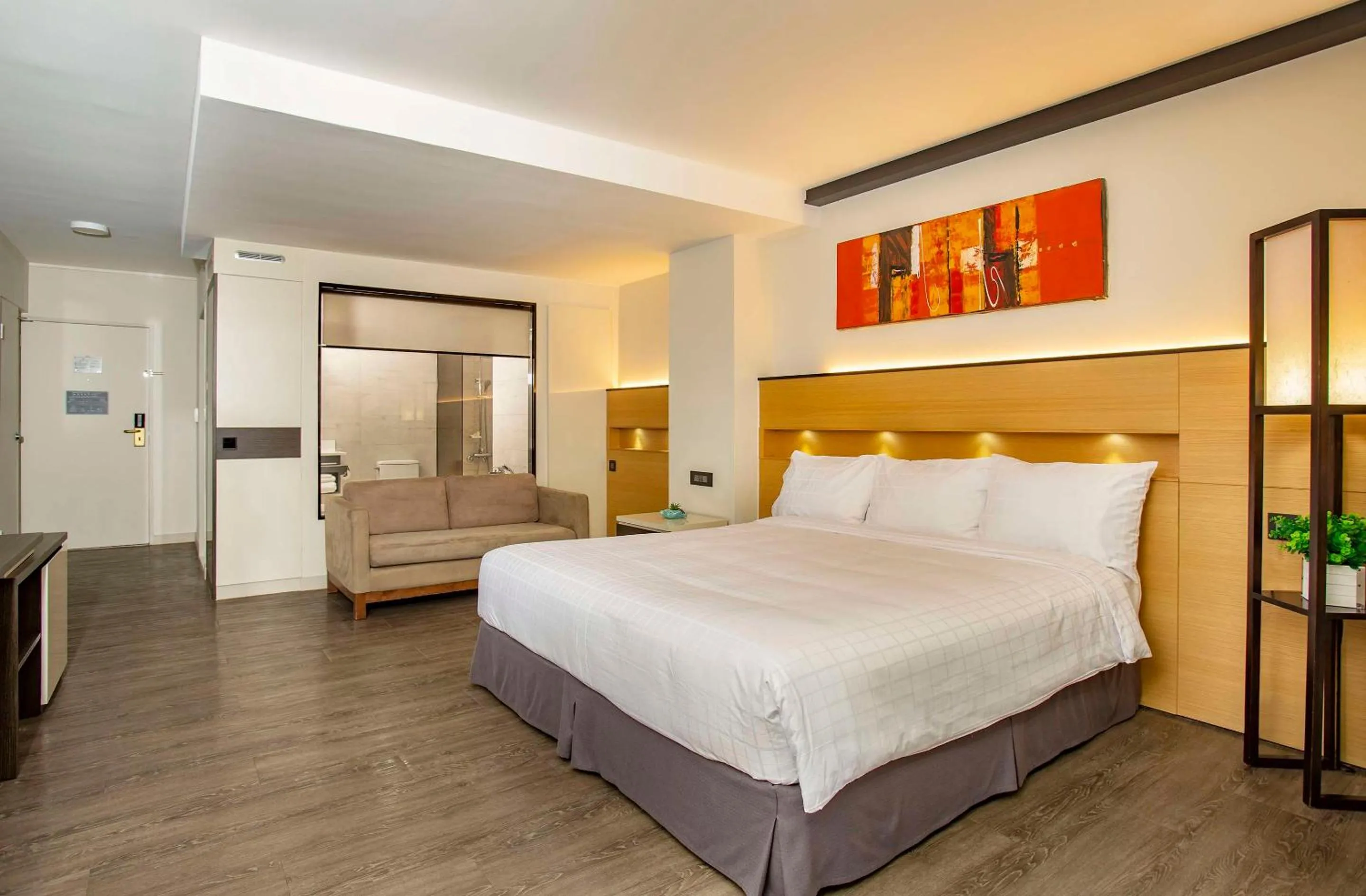 Deluxe King Room in The Bayview Hotel Guam