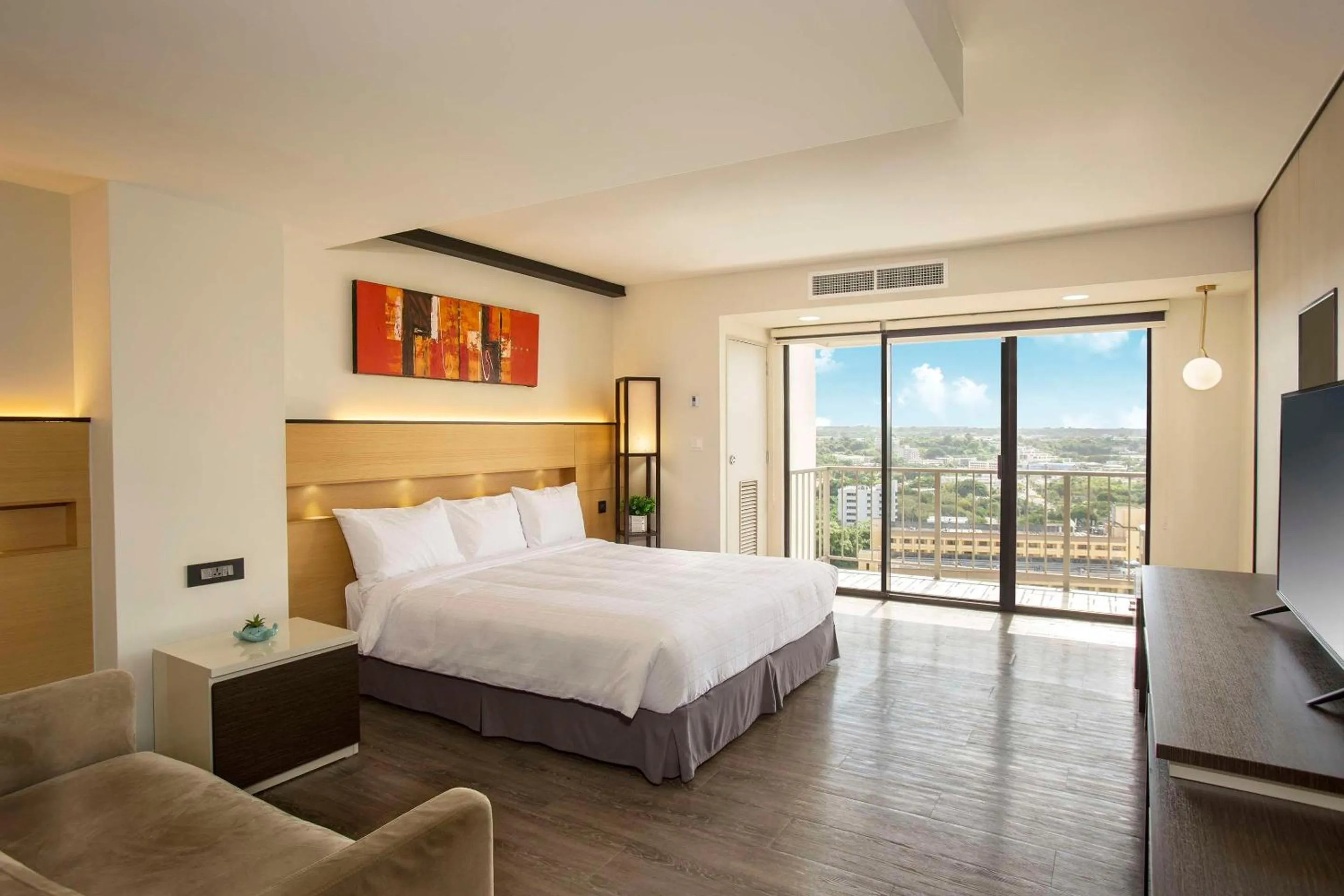 Deluxe King Room in The Bayview Hotel Guam