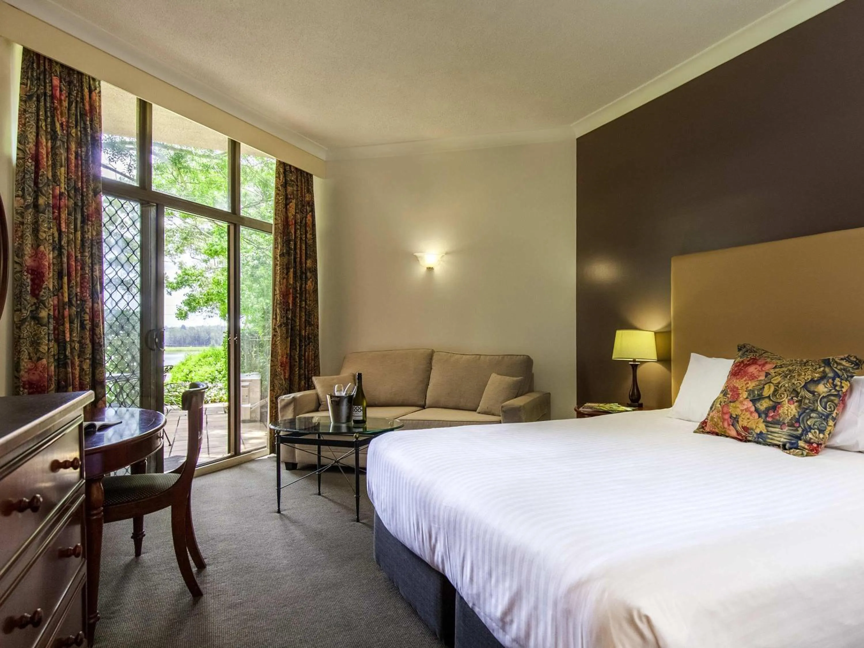 Deluxe King Room in Mercure Hunter Valley Gardens