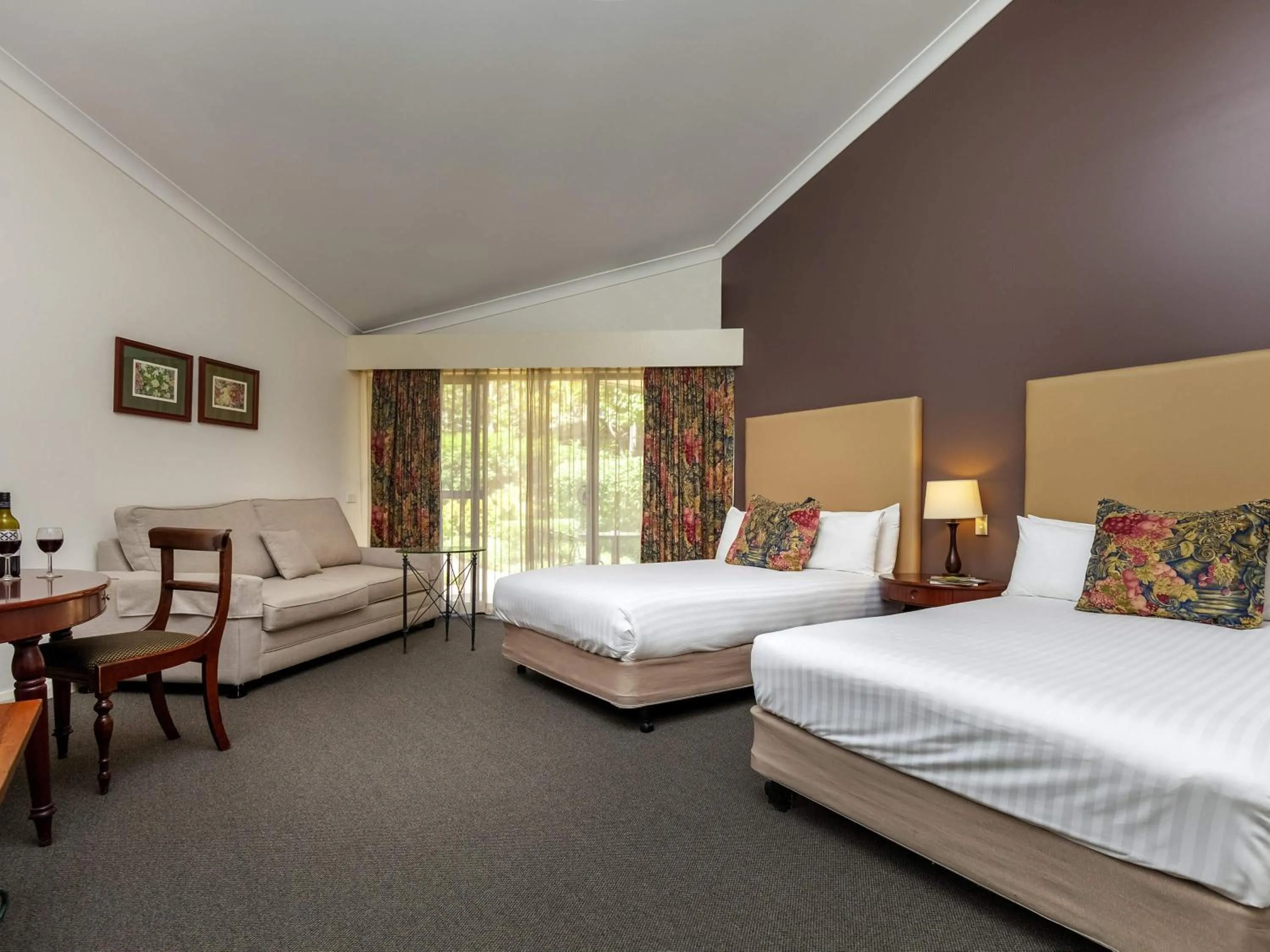 Standard Twin Room in Mercure Hunter Valley Gardens