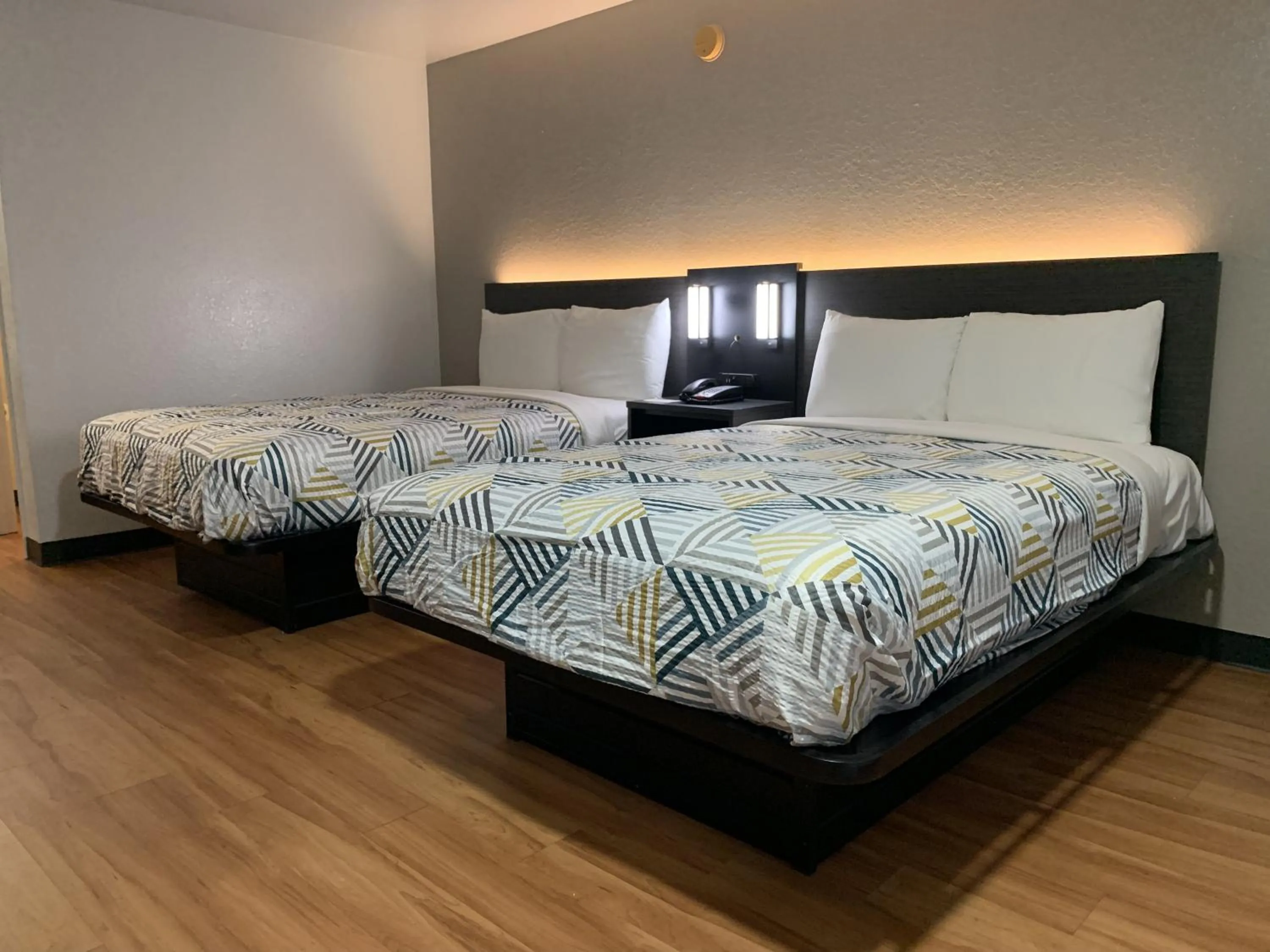 Quadruple Room - Disability Access - Non-Smoking in Motel 6-Atlanta, TX