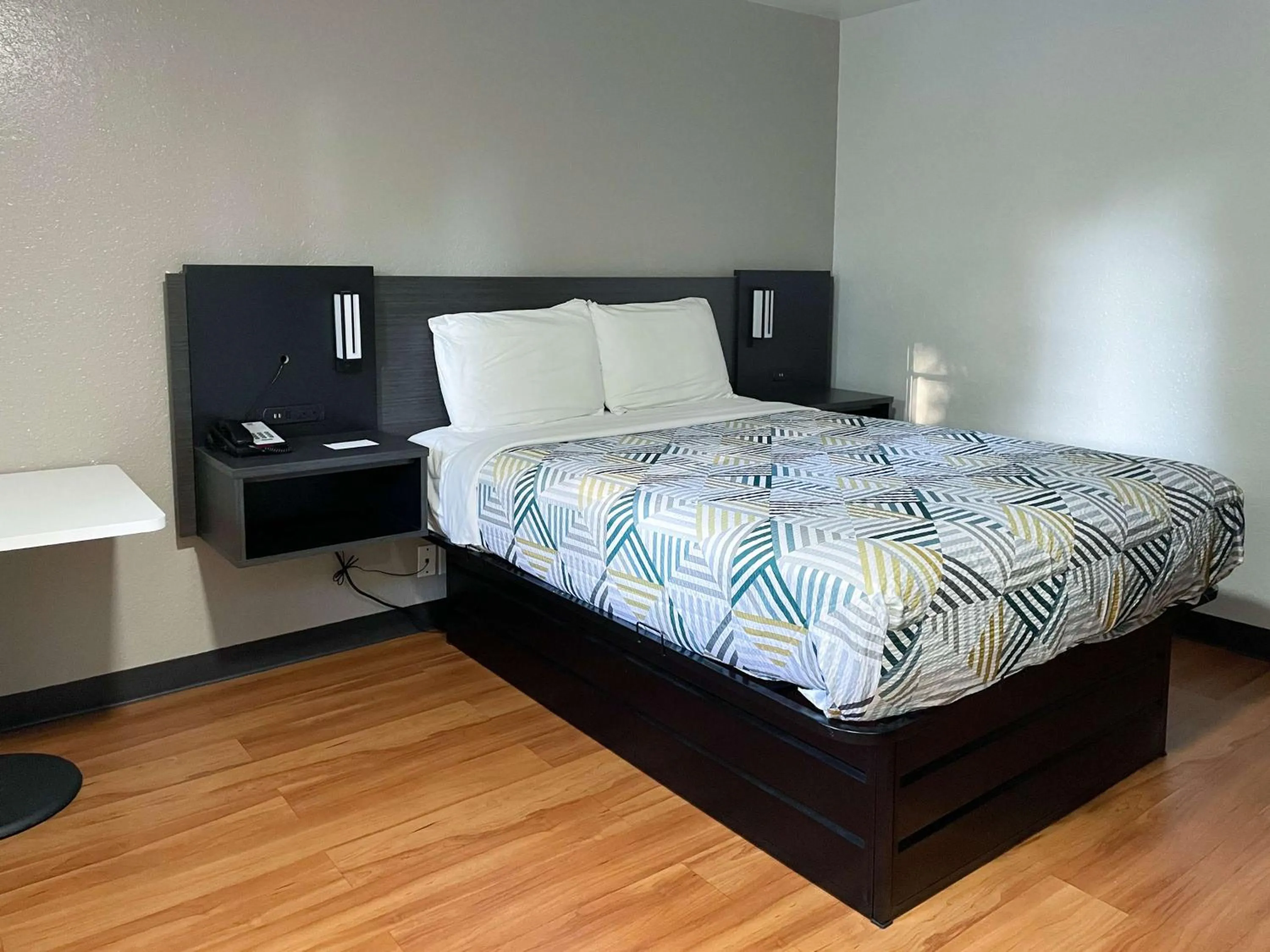 Deluxe King Room - Smoking in Motel 6-Atlanta, TX