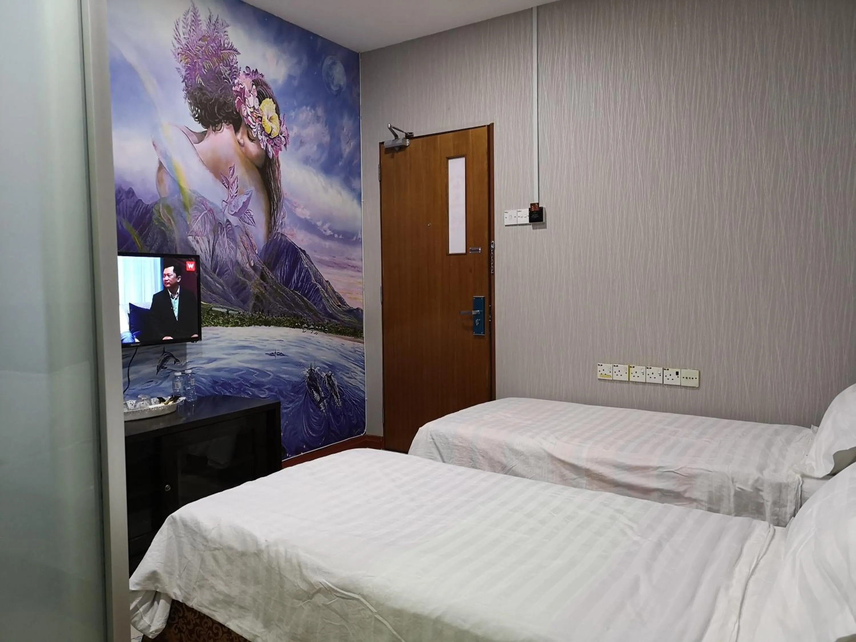 Twin Room with Private Bathroom in Home Inn Hotel