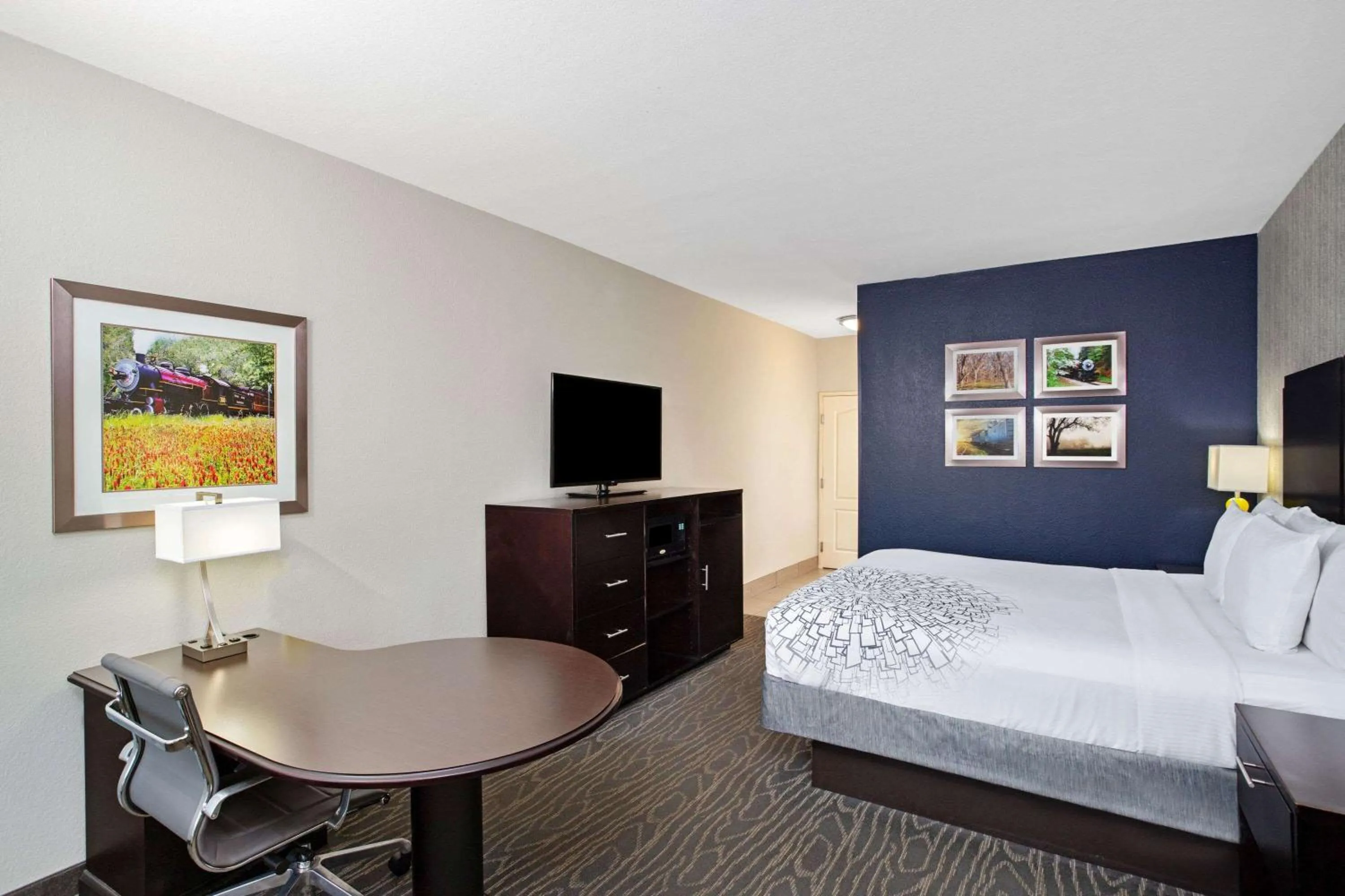 King Room with Limited View - Non-Smoking in La Quinta by Wyndham Palestine