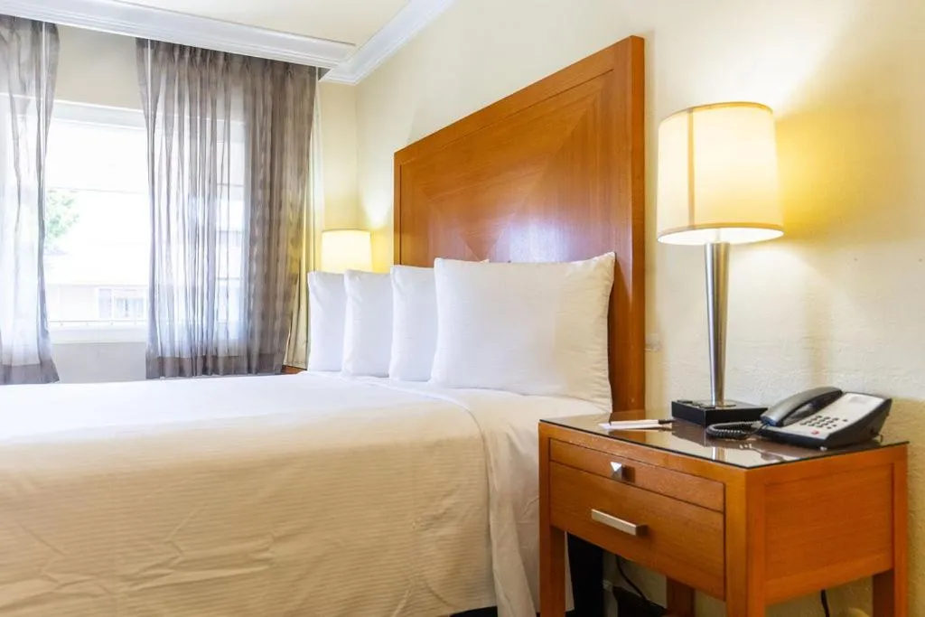 Queen Room in Inn at San Luis Obispo