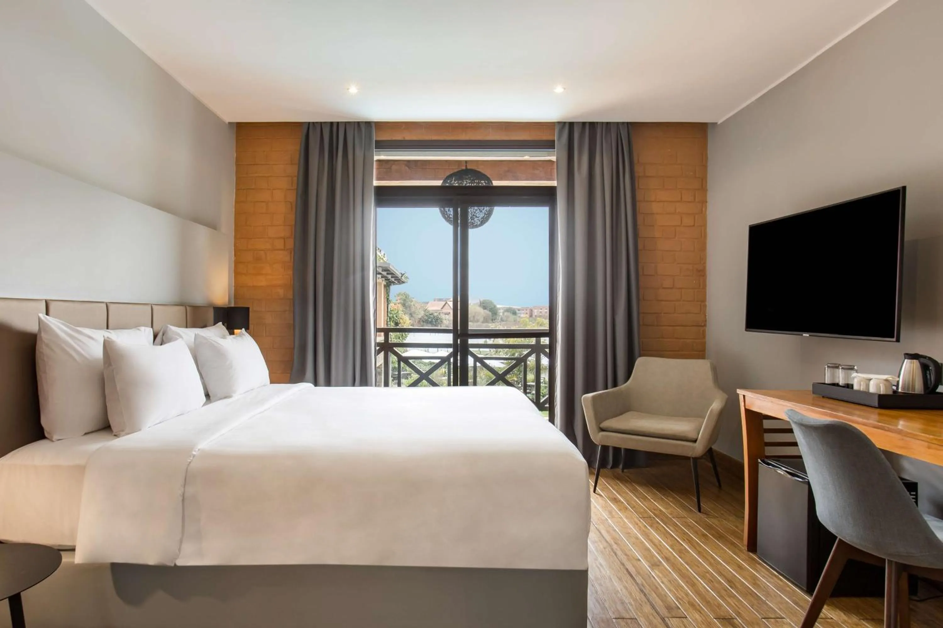 Superior Room with Balcony and Lake View in Radisson Hotel Tamboho Waterfront Antananarivo