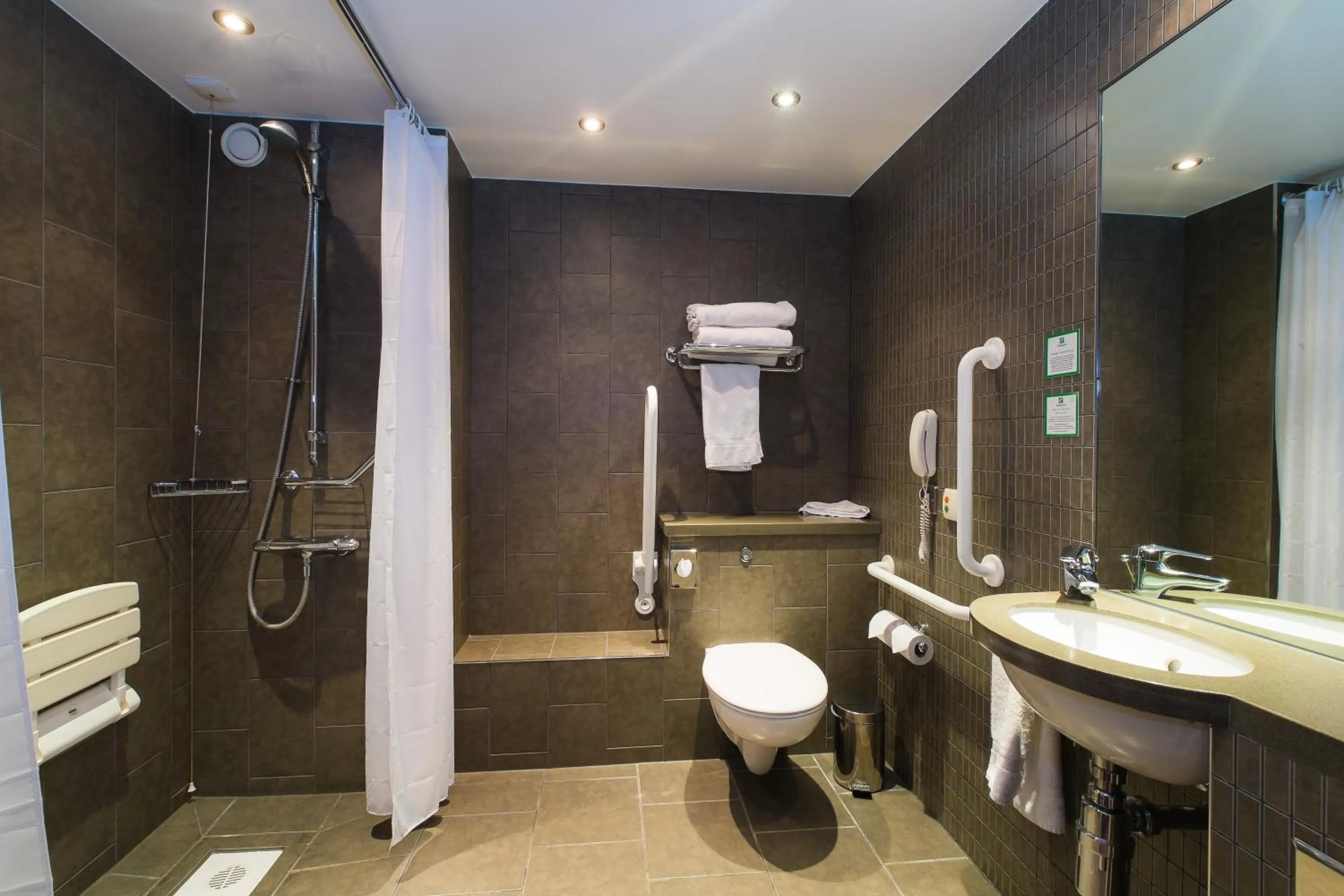Standard Queen Room - Disability Access in Holiday Inn Aberdeen West by IHG