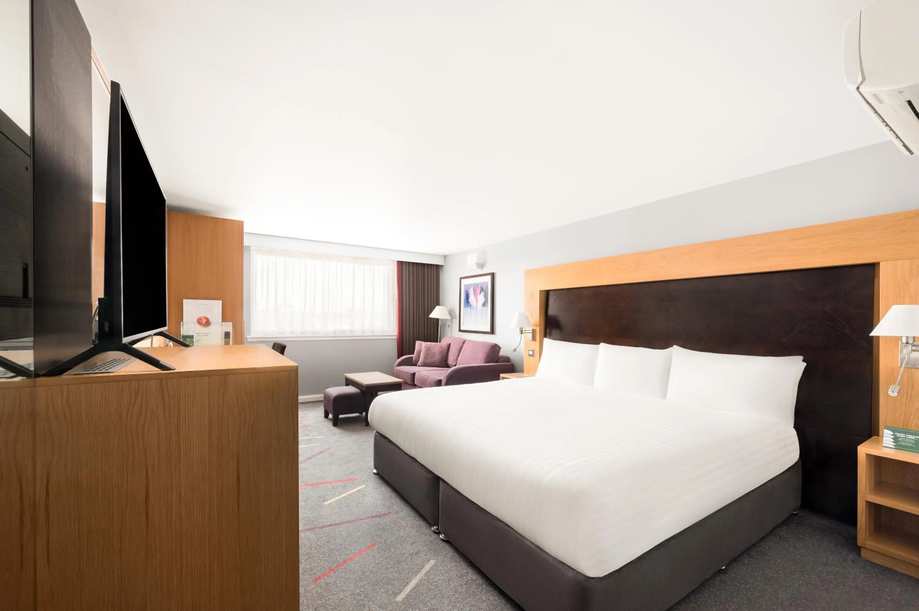 Standard King Room with Sofa Bed in Holiday Inn Aberdeen West by IHG