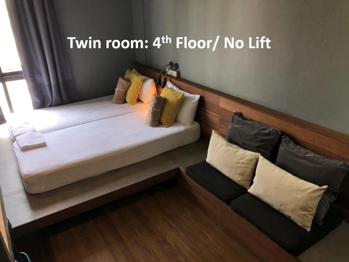 Twin Room with Private Bathroom in Yaksa Private