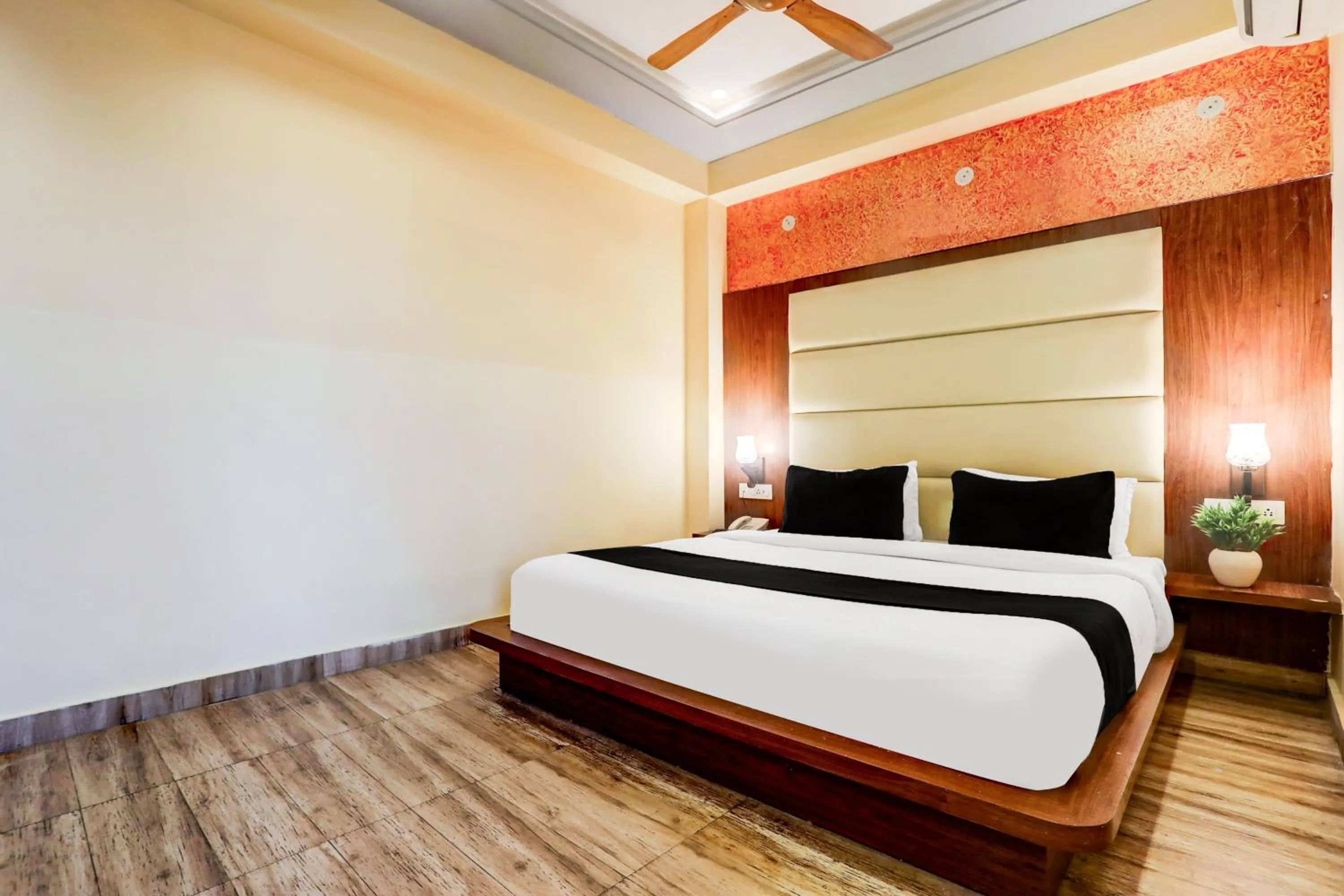 Standard Double Room - single occupancy in Super Townhouse Oak Pacify Hills