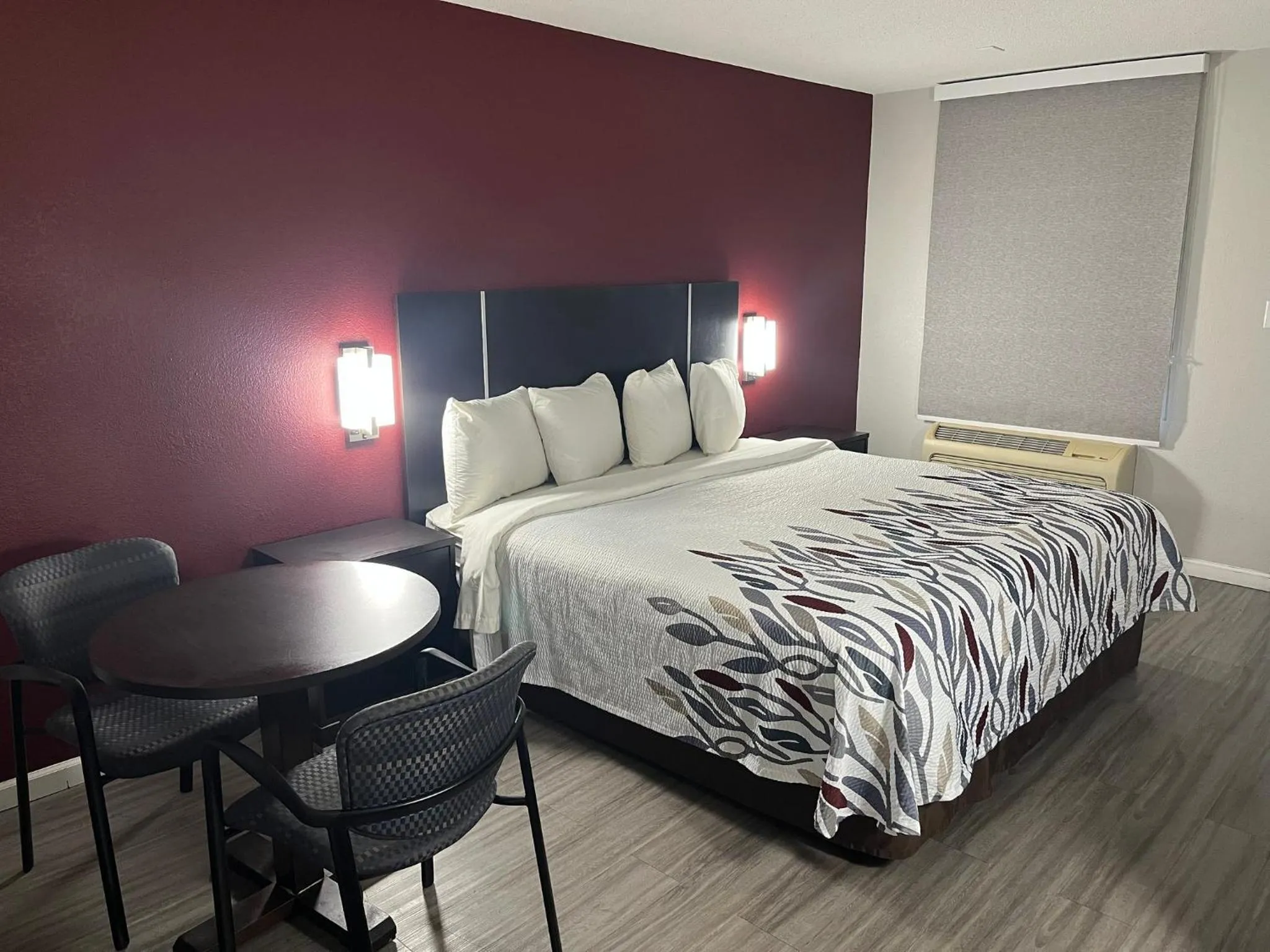 Deluxe King Room Smoking in Red Roof Inn Rockingham