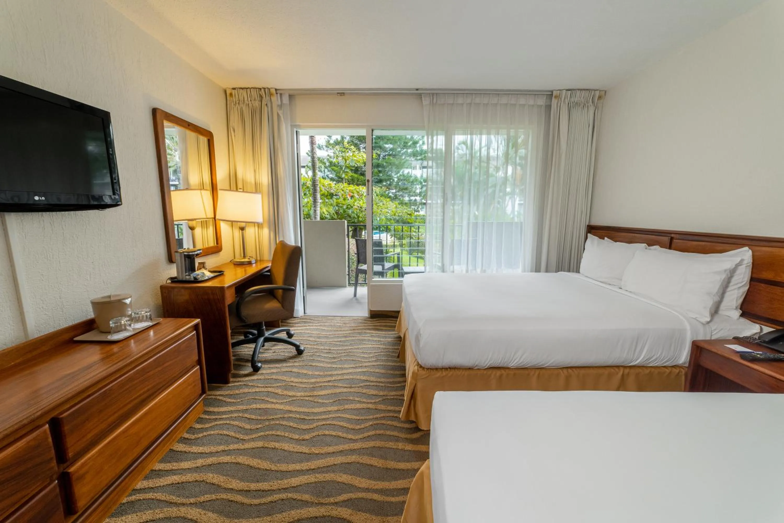 Double Standard city view with balcony in Irazú Hotel & Studios