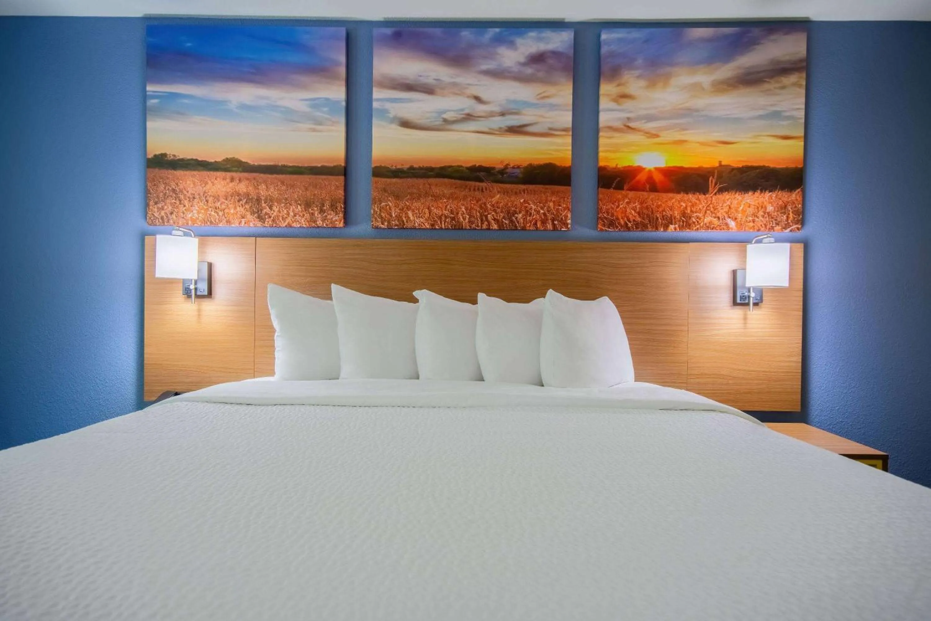 Queen Suite with Kitchenette - Non-Smoking in Days Inn & Suites by Wyndham Waterloo