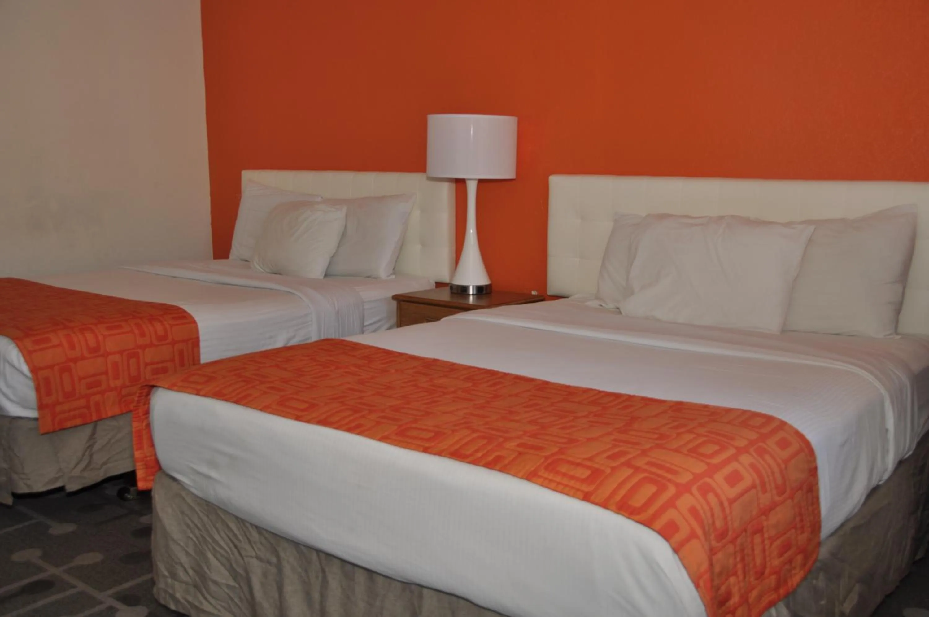Deluxe Queen Studio with Two Queen Beds - Non-Smoking in Howard Johnson by Wyndham Roseburg
