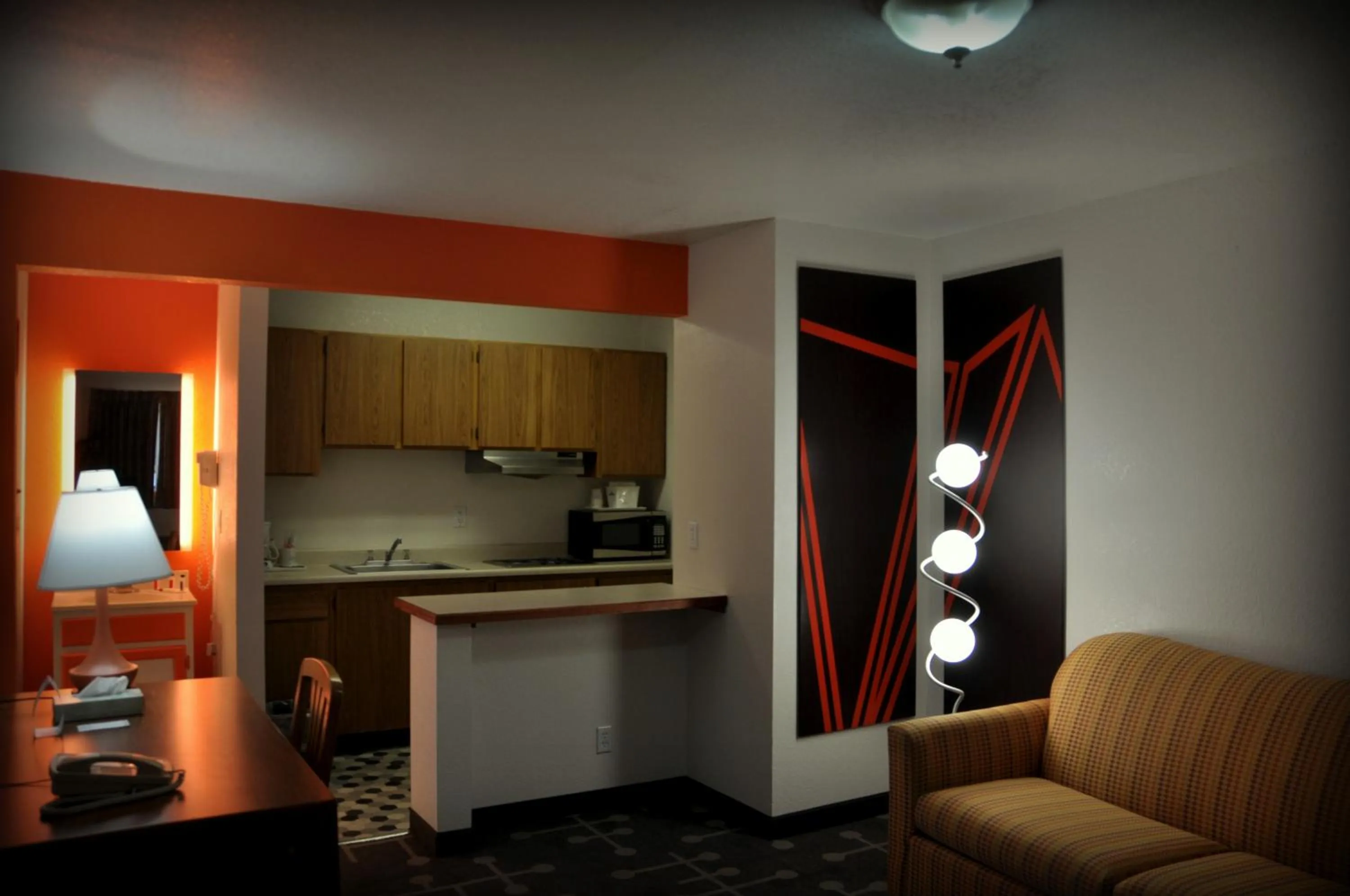 Queen Studio - Non-Smoking in Howard Johnson by Wyndham Roseburg