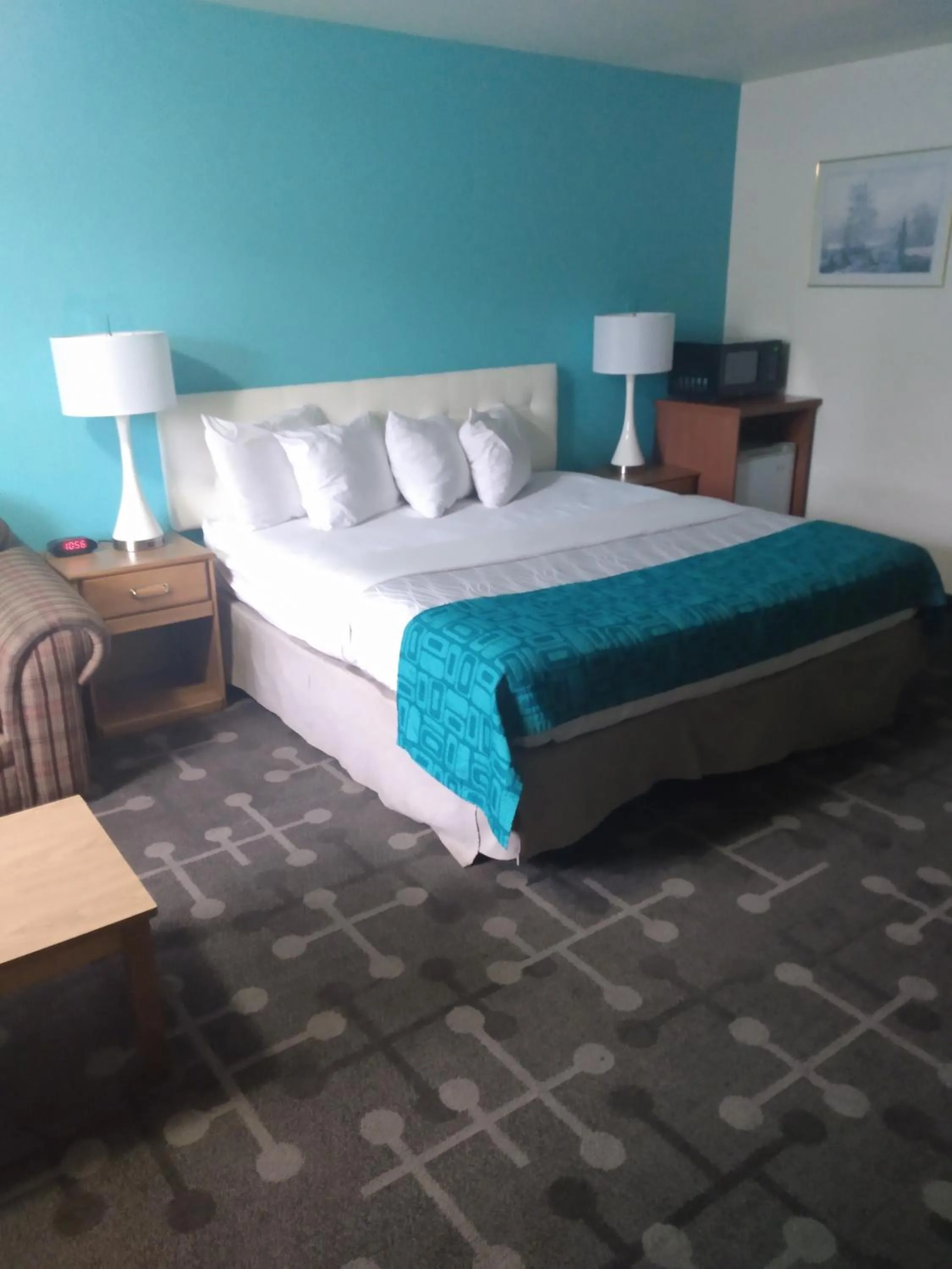 King Studio Suite - Non-Smoking in Howard Johnson by Wyndham Roseburg