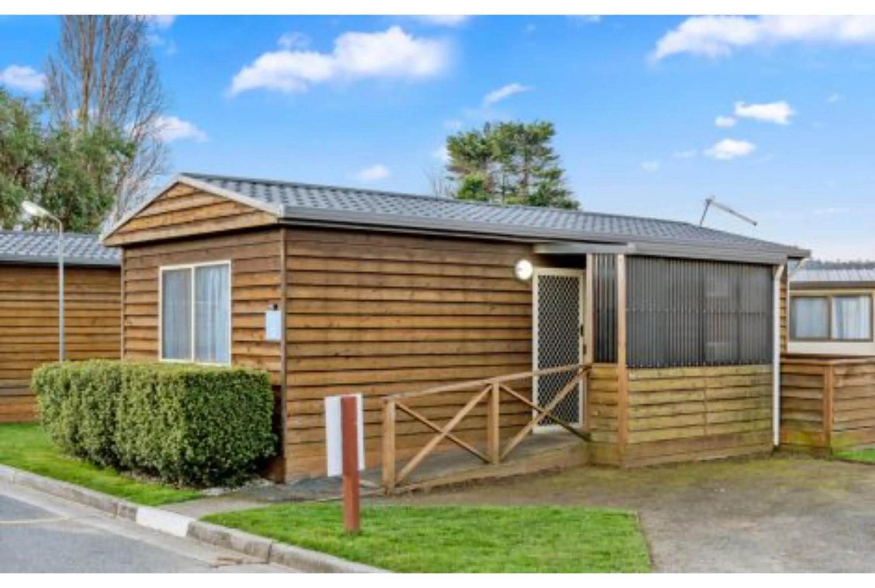 Superior Cedar Cabin in Discovery Parks - Hadspen