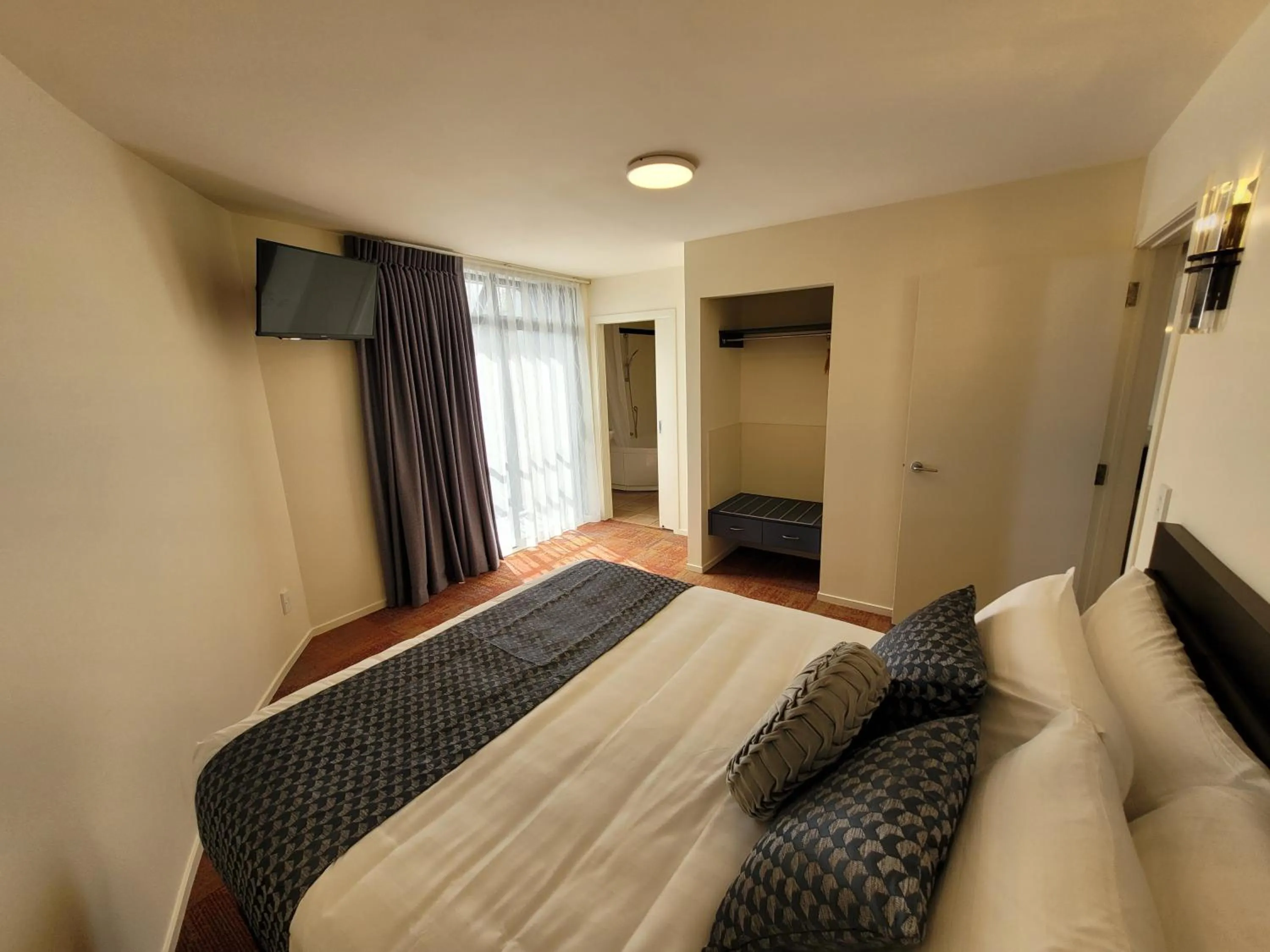 One-Bedroom Apartment with Spa Bath in City of Sails Motel