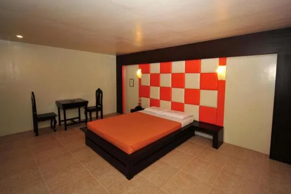 Junior Suite in Hollywood Drive-In Hotel