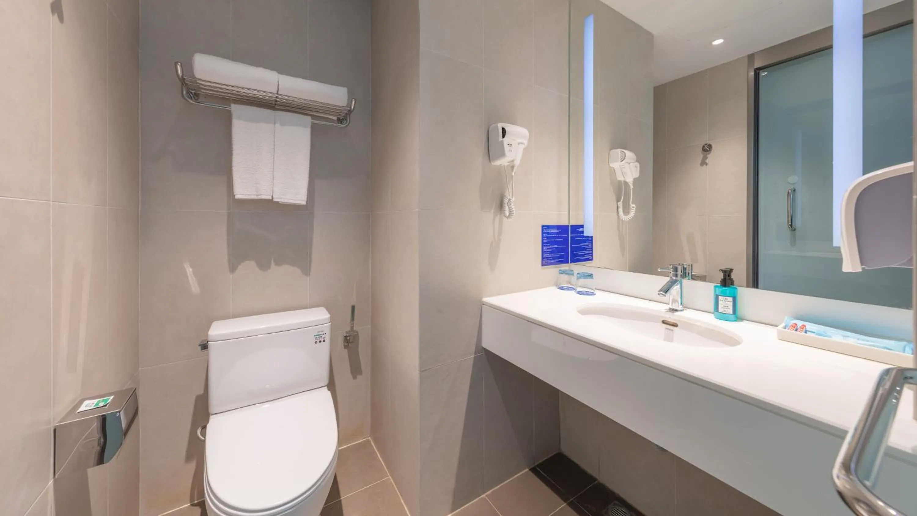 Standard Queen Room with Single Sofa Bed in Holiday Inn Express - Suzhou Industrial Park by IHG