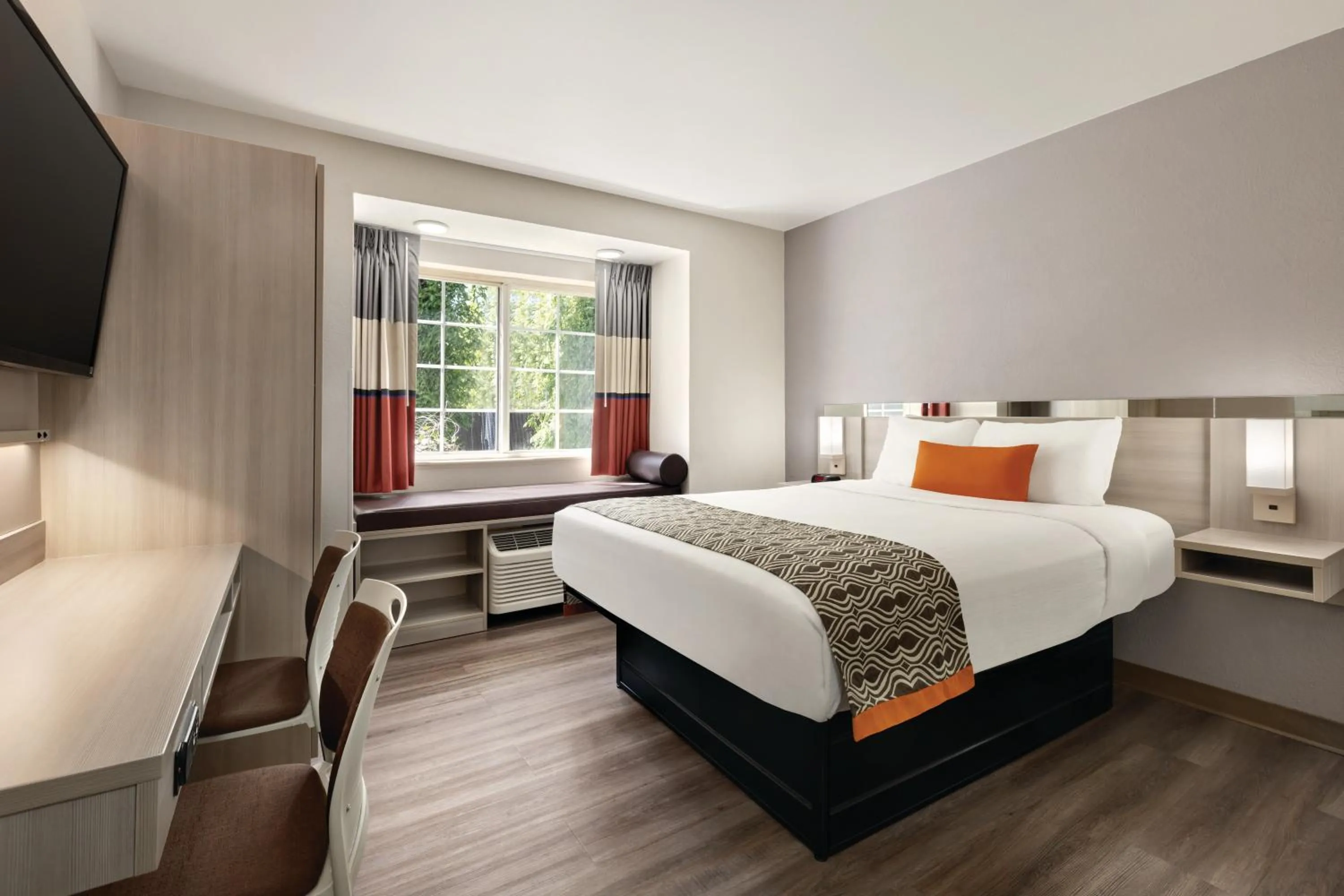 Queen Room - Non-Smoking in Microtel Inn & Suites by Wyndham Raleigh